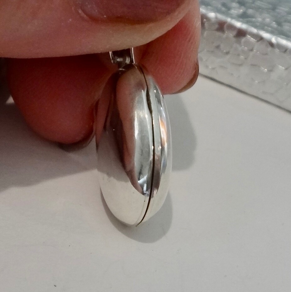 Sterling Silver 30x15mm 4 gram Plain Bubble Oval 2 Picture Photo Locket Charm!