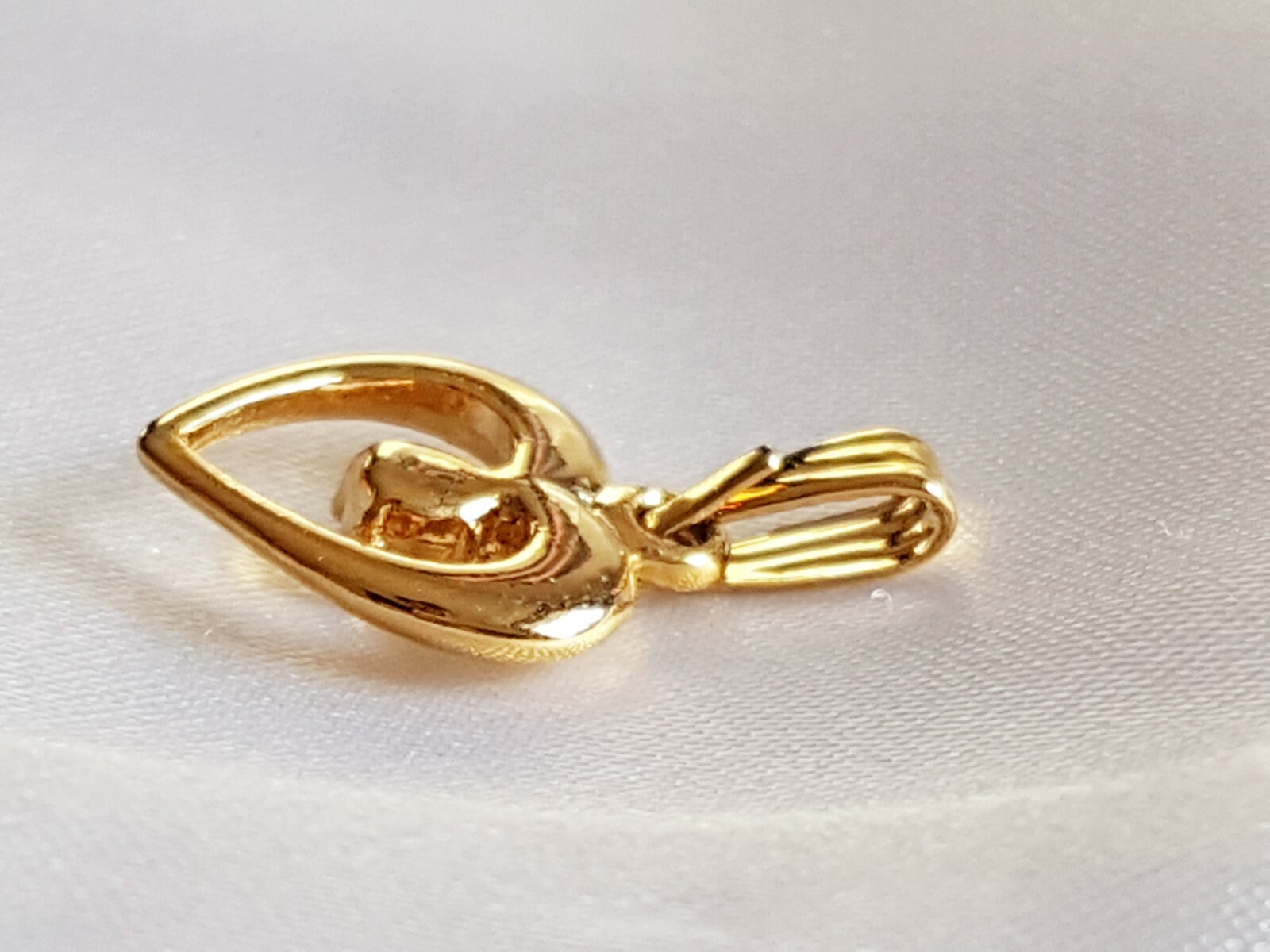 Pendant ~ Heart ~ Sparkling Diamante ~ Gold Plated