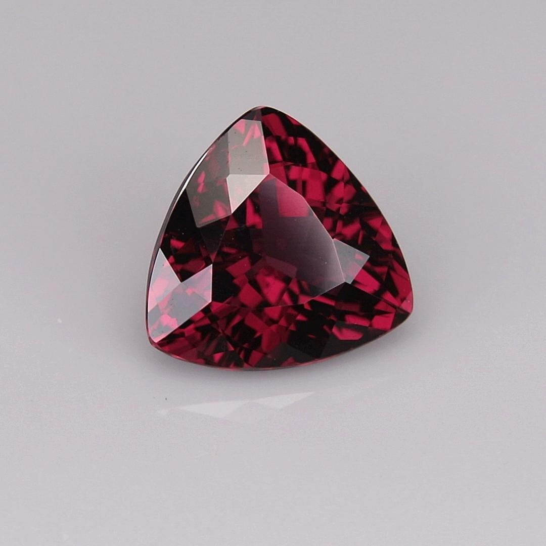 2.82 carats – Stunning Purplish Red Natural Rhodolite Garnet Malawi 2505448-12