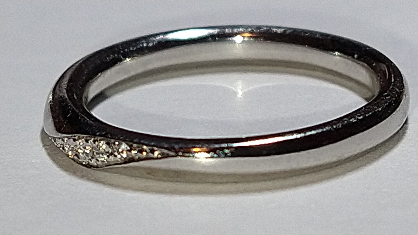 Solid platinum 0.02 natural diamond ring 3.82 grams – sz 4.25 pt950