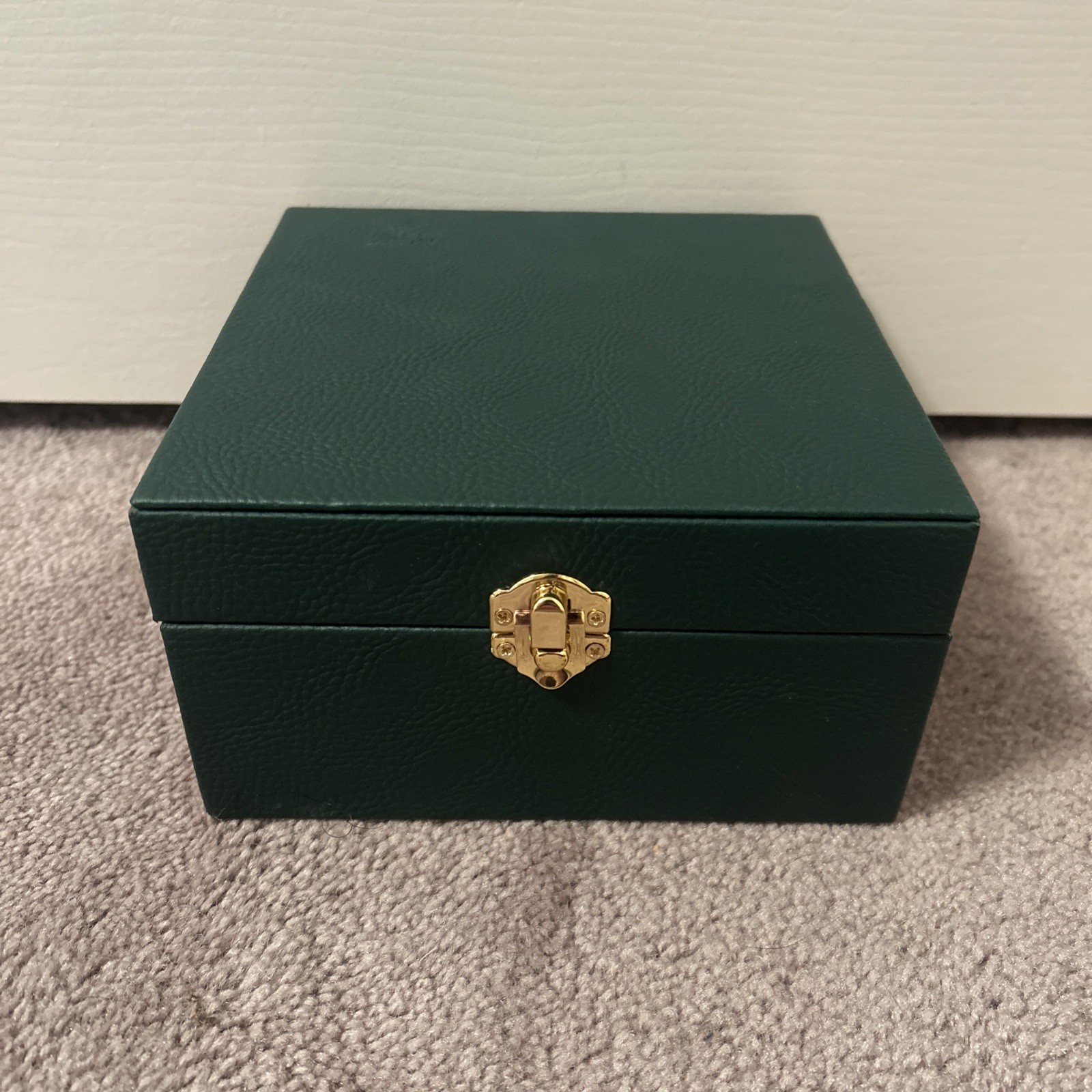 Wristwatch Storage Box Green Leather Exterior With Red Velvet Interior