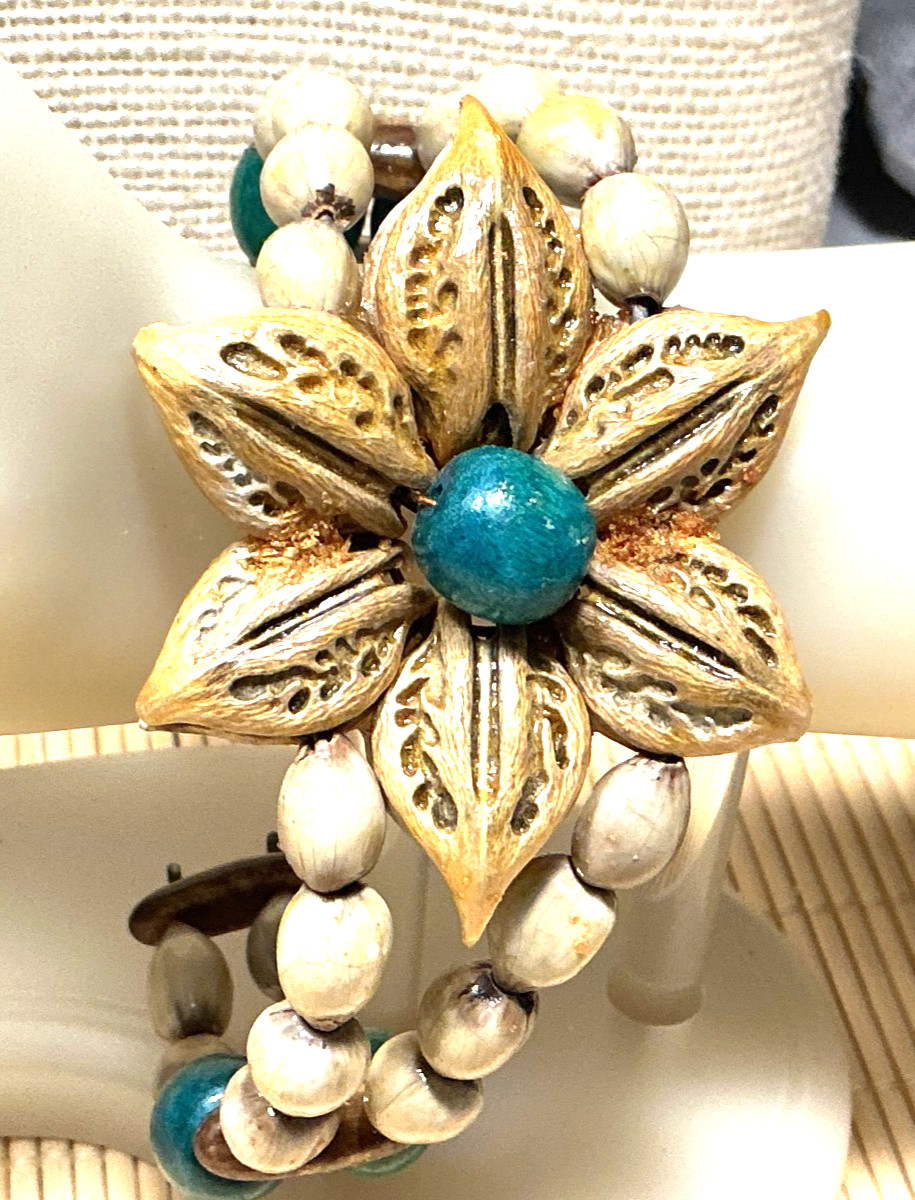 Fashion Bracelet Blue/Tan Seed Peach Pit Flower Chunky Bangle Lot 92D