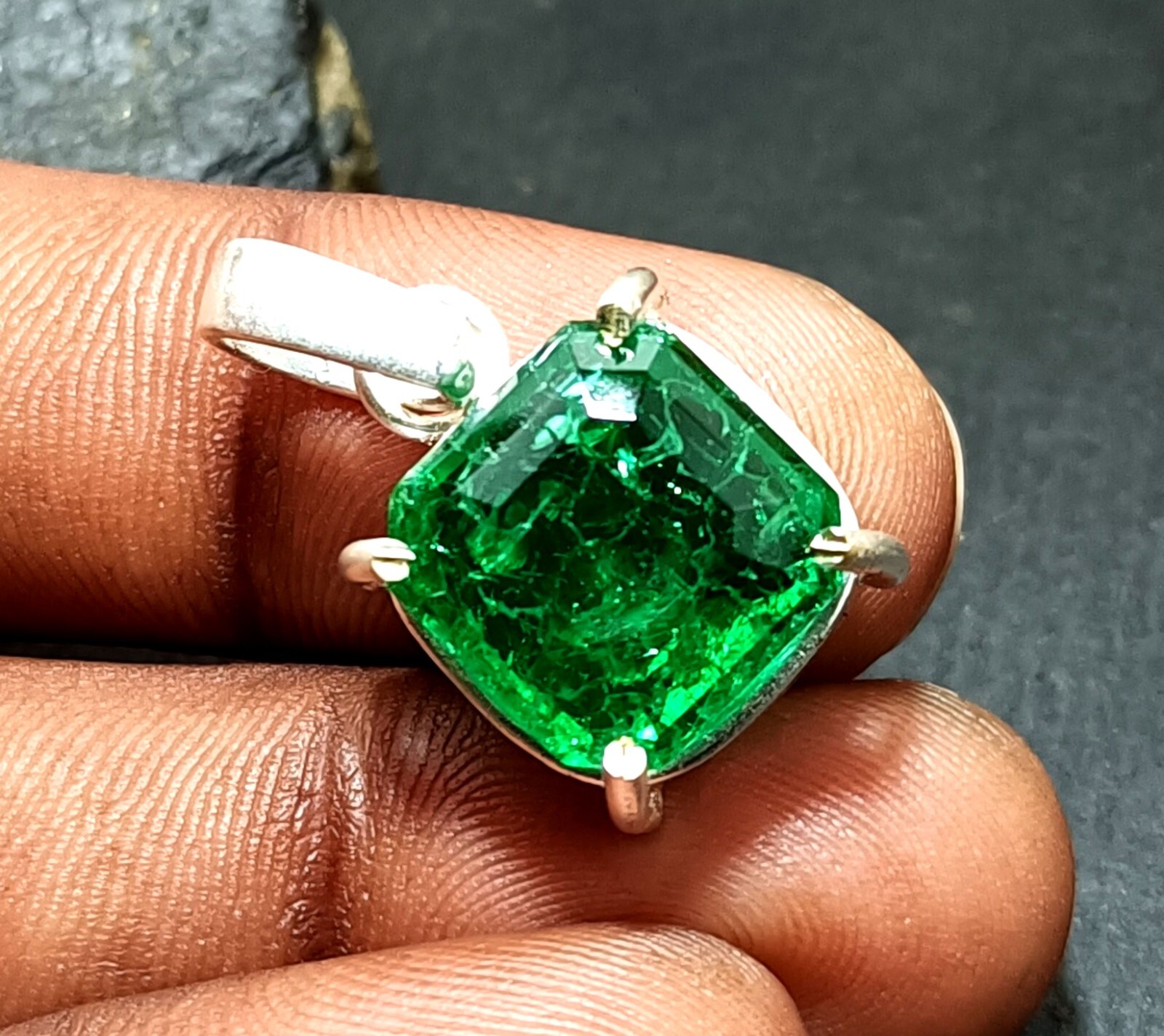 Certified 25.0 Ct Natural Emerald 925 Solid Silver Asscher Cut Pendant Gemstone