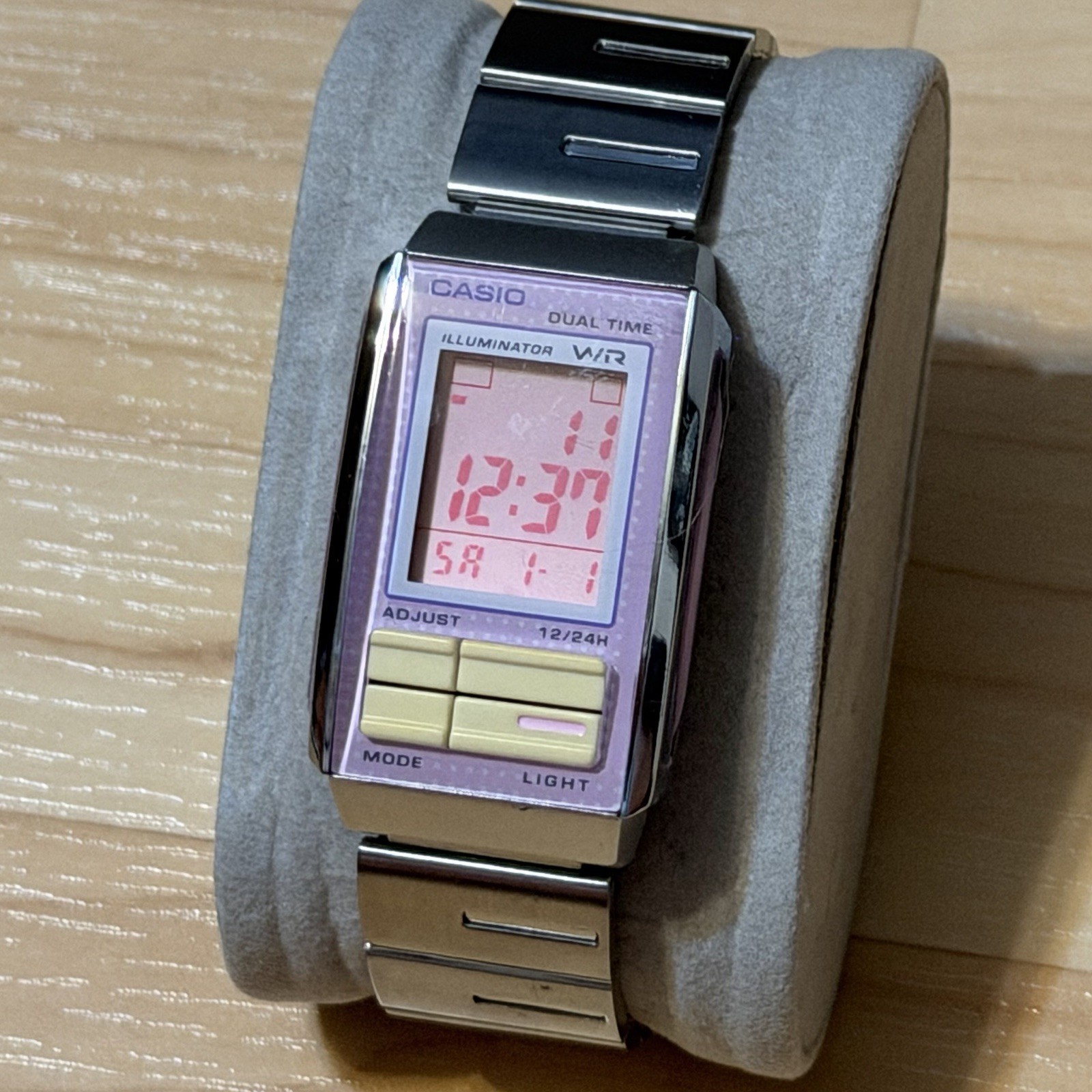 Casio LA-201W Vintage Silver Display Illuminator Futurist Digital Watch LA201