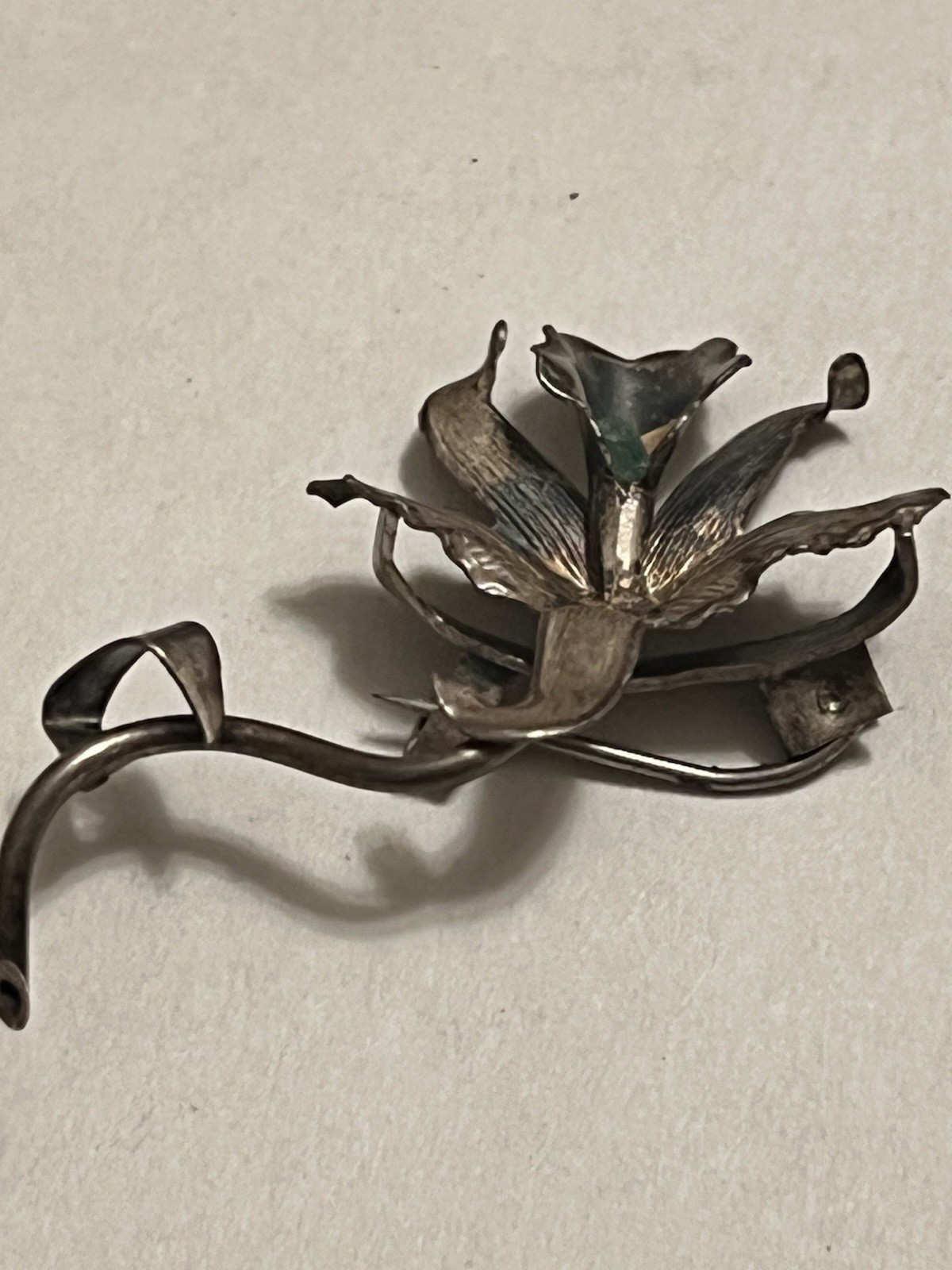 Vintage 1950s 3D orchid flower pin solid silver genuine, raw uncut green Emerald