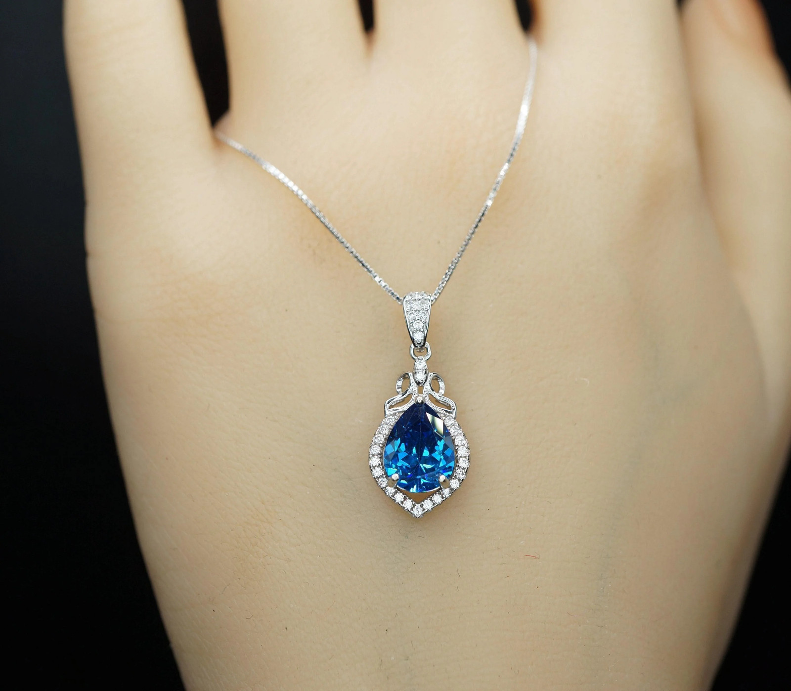 Blue sapphire necklace – 18kgp @ sterling silver – September Birthstone – Pear