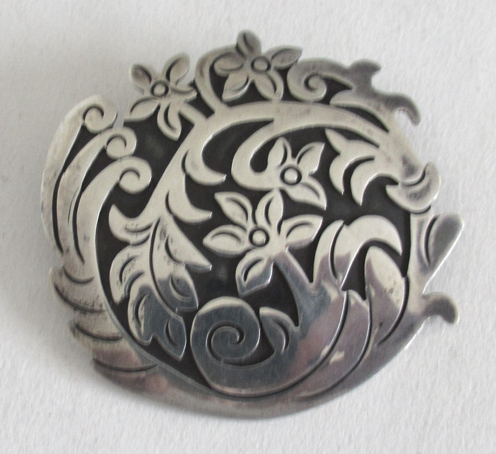 2 1/8 INCHES VINTAGE TAXCO MEXICO PENDANT BROOCH by TSL, 16 GRAMS