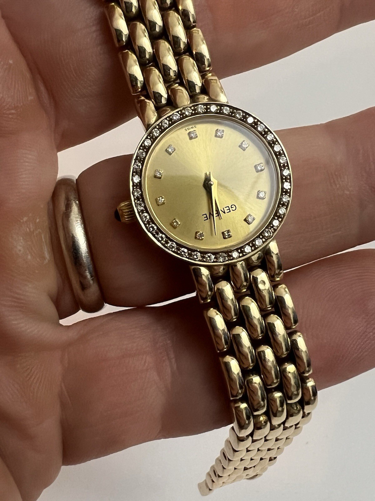 GENEVE 14k .585 yellow gold diamond wristwatch. Ladies diamond Quartz watch.
