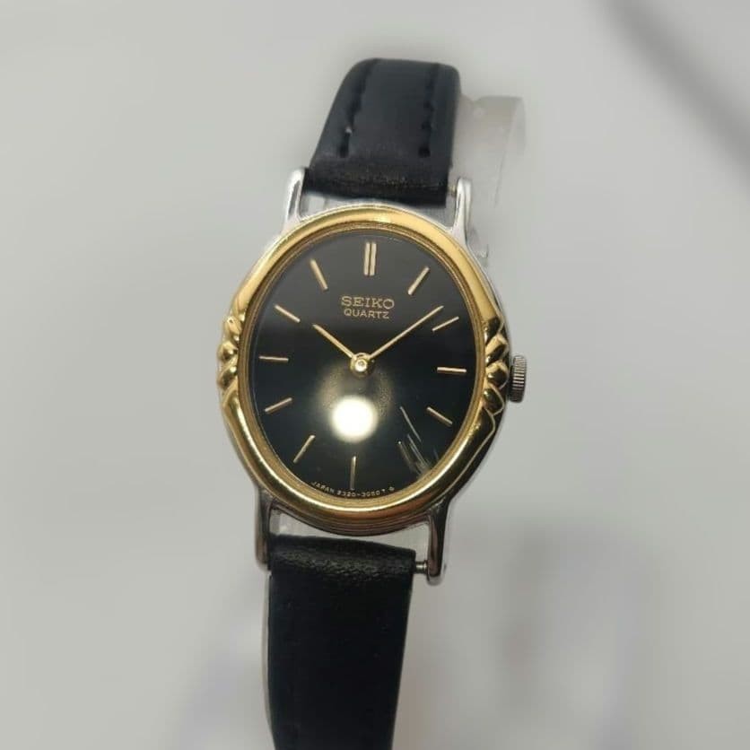Seiko working ladies’ quartz watch, gold and black oval.