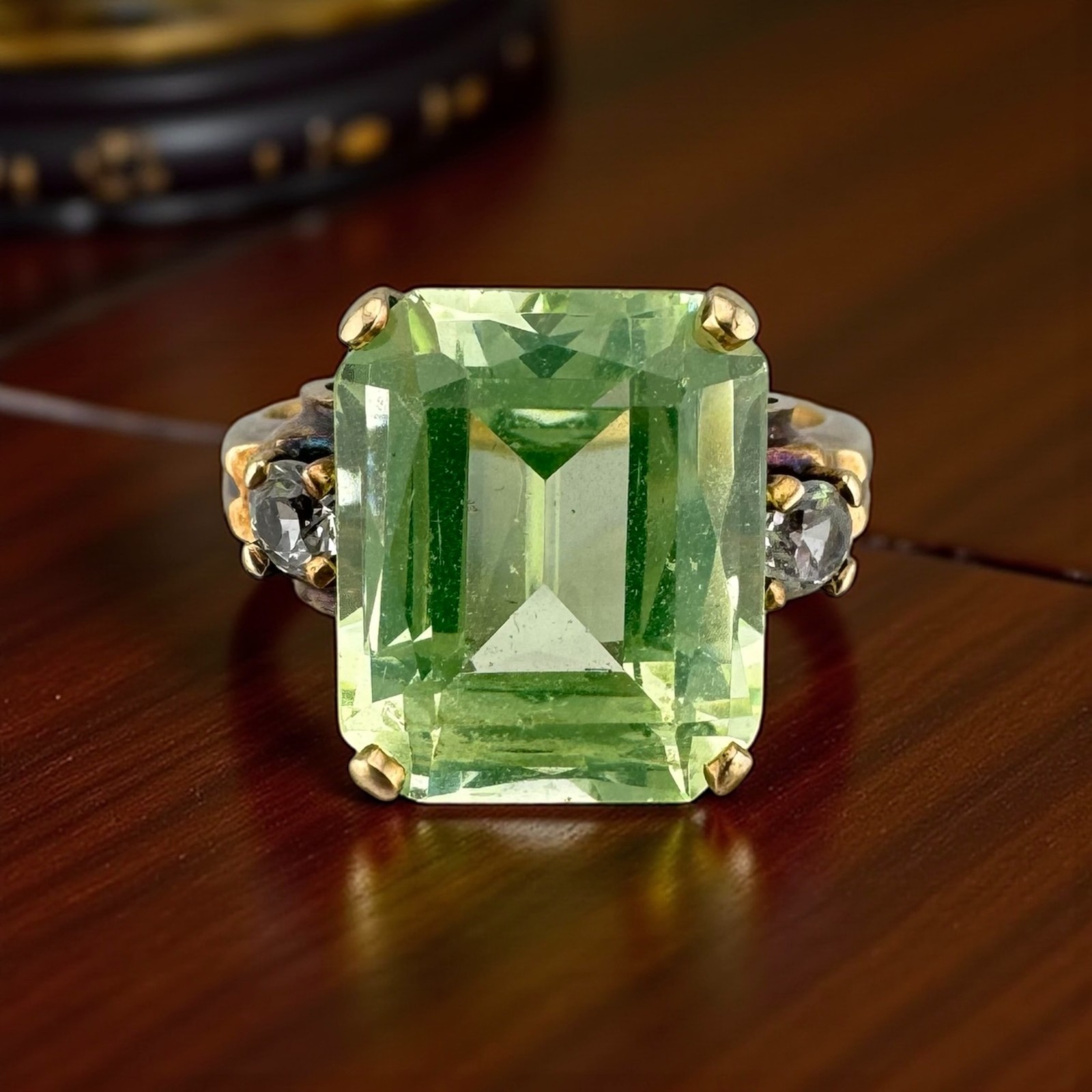 Vintage 10K Yellow Gold 6.65ct. Mint Green Synthetic Spinel Ring Size 5.5g