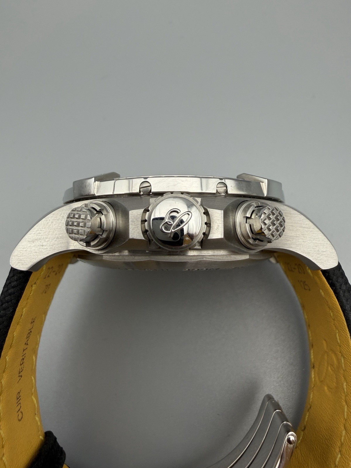 Breitling Avenger A24315101B1X2