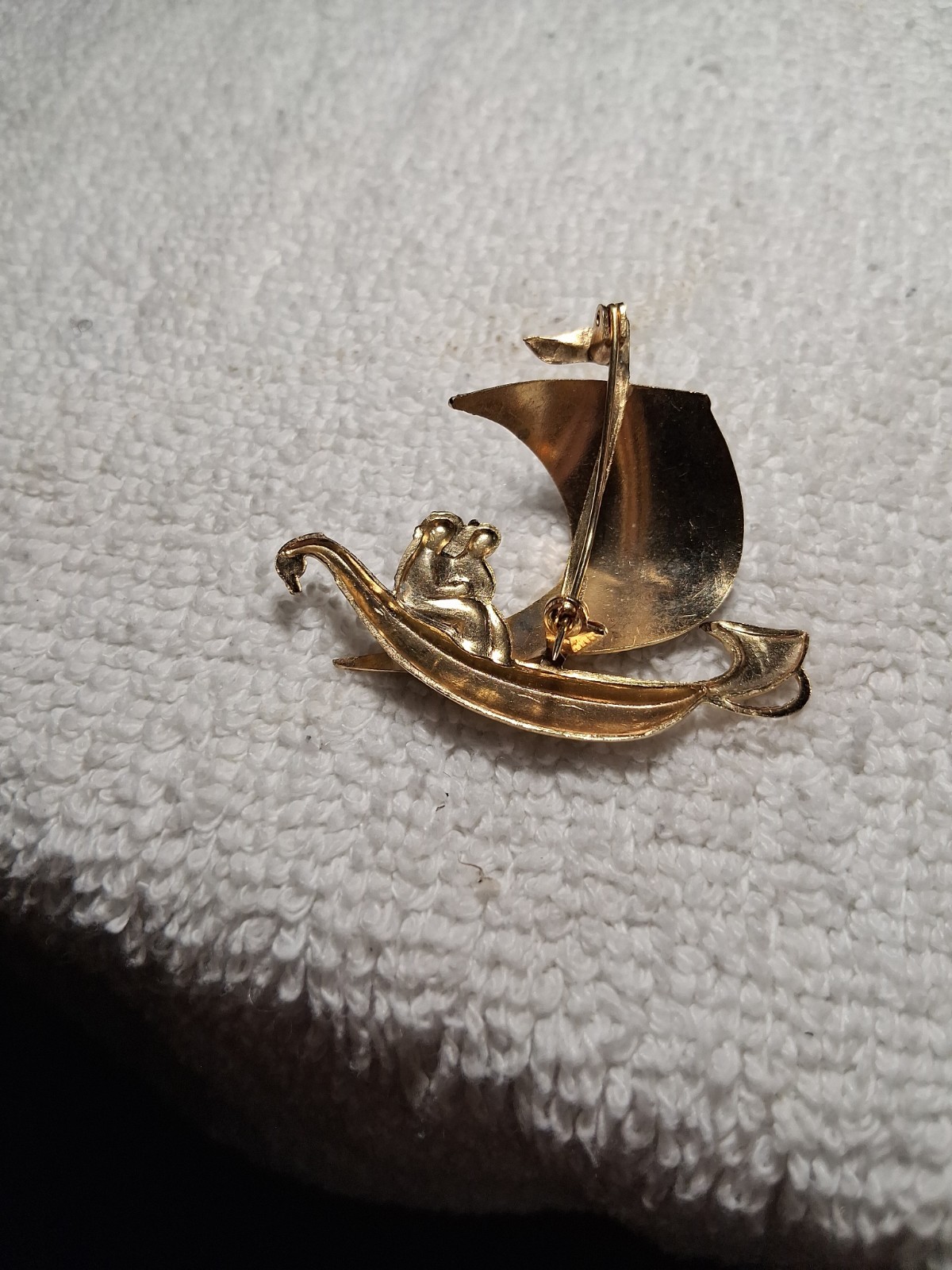 Vintage SPAIN Damascene Couple in a Boat Brooch Pin 7252