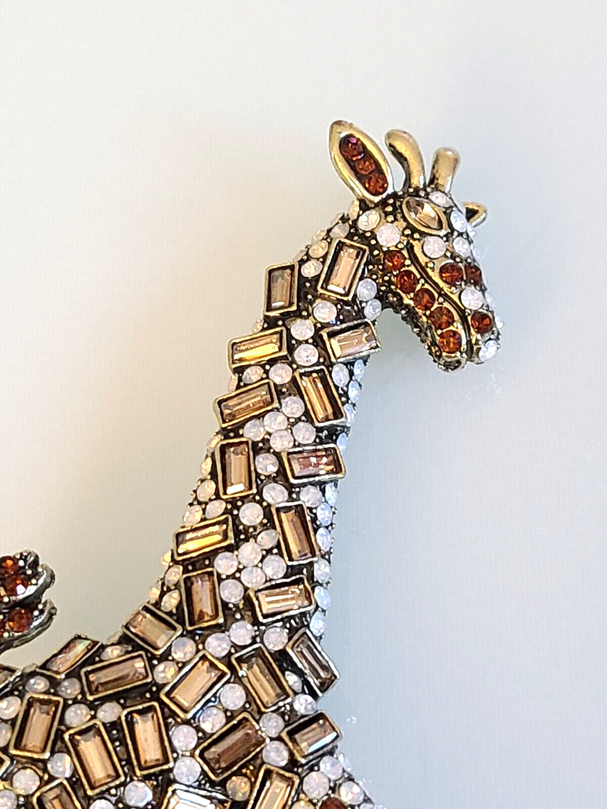 WOWSER HUGE 4 1/4 INCH HEIDI DAUS STYLE UNSIGNED GIRAFFE BROOCH PIN BEAUTY
