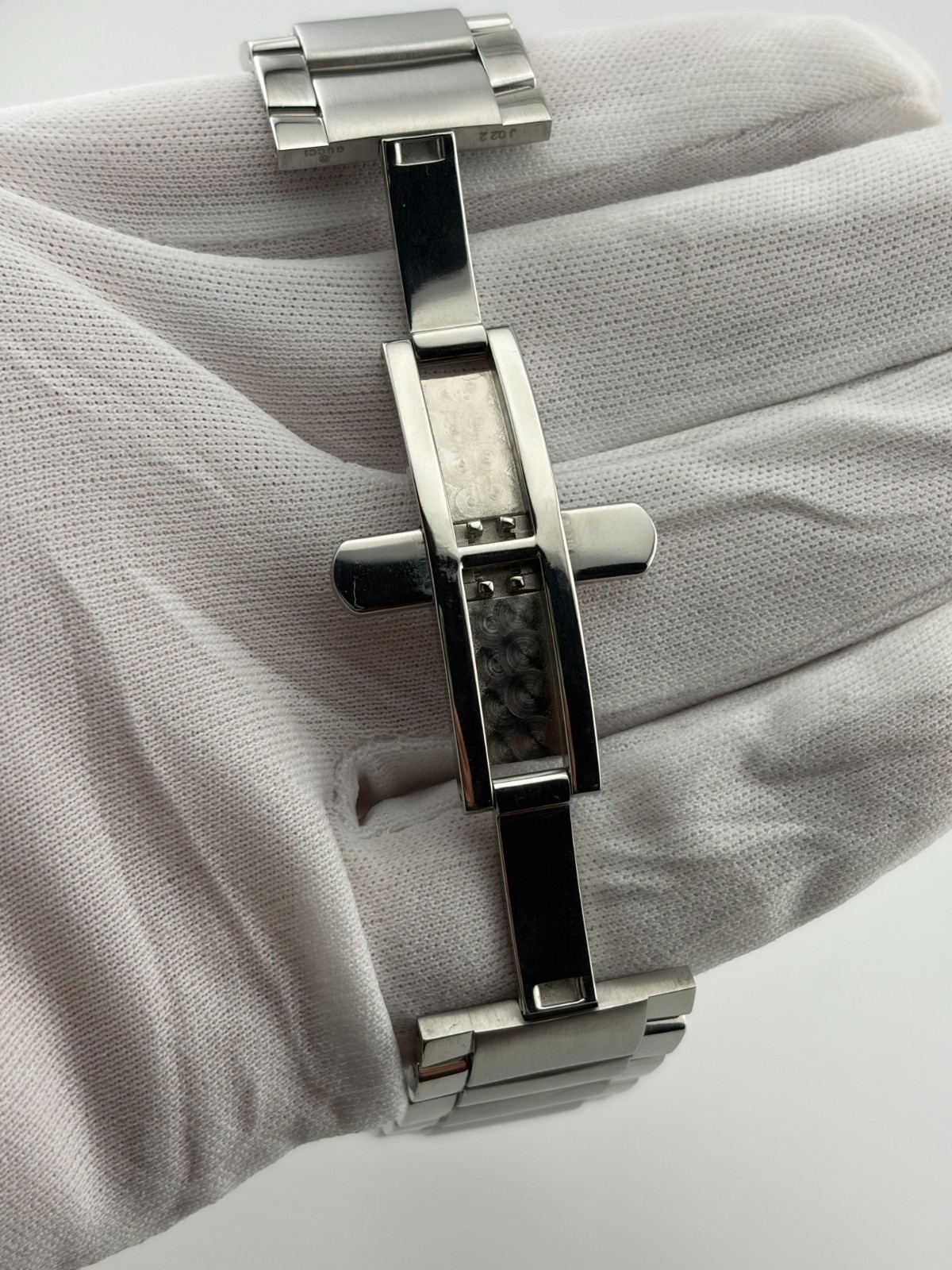 **LAST ONE- BRAND NEW, DISCONTINUED DESIGN – GUCCI 8500M Silver Swiss-Made Watch