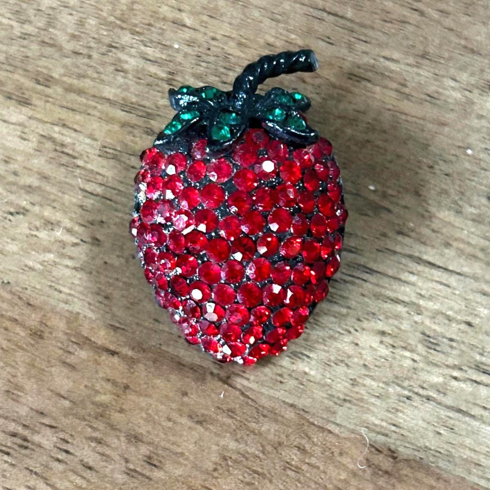 Weiss Signed Strawberry Rhinestone Brooch – Vintage