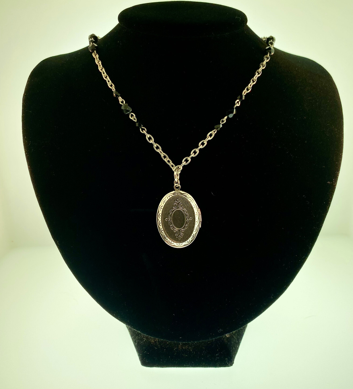 Classic Hardware Small Keyhole Oval Pop Art Locket Necklace