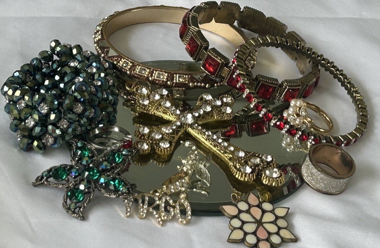 Lot Of 12 VTG Costume Jewelry Pendant Bracelet Ring 1 Stone Missing