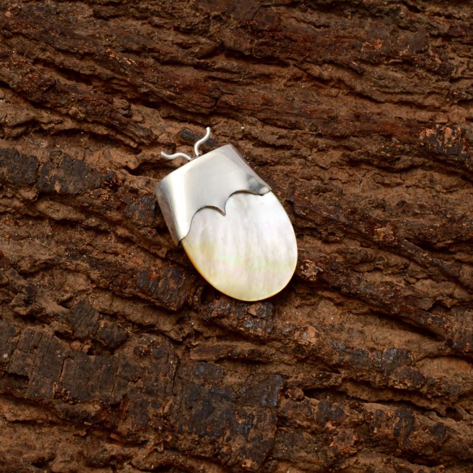 Mother of Pearl Gemstone 925 Sterling Silver Jewelry Pendant 1-2″