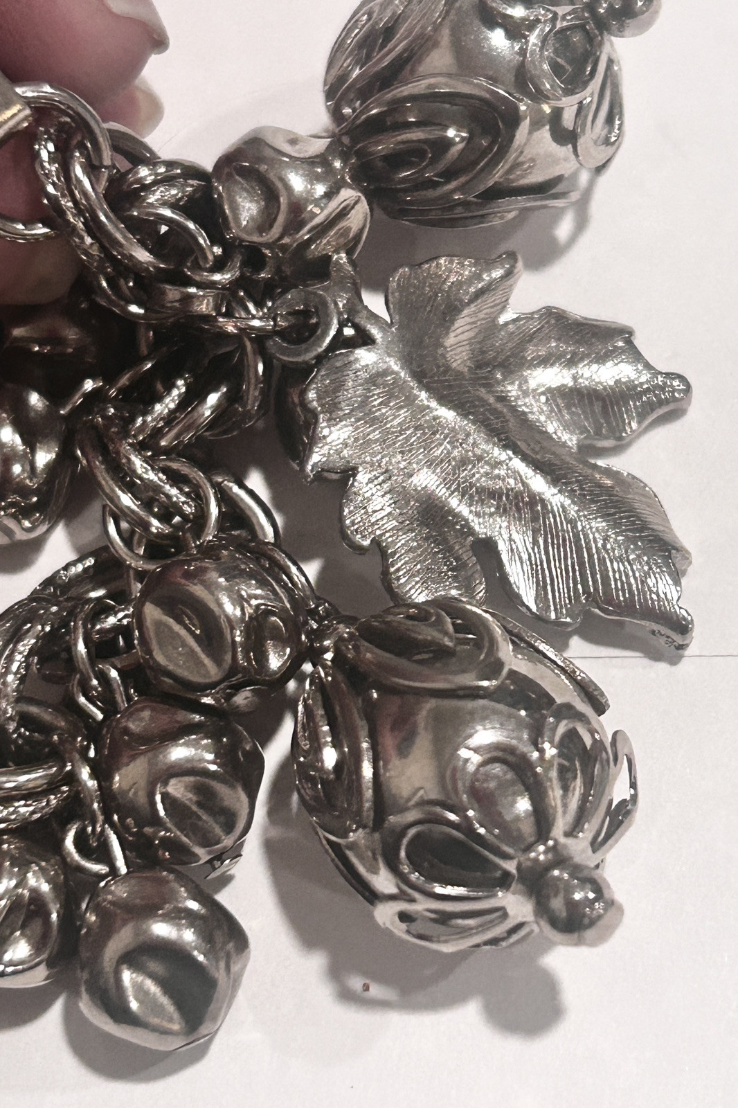 VTG Heavy SILVER Tone Metal LEAVES NUTS Baubles CHARM BRACELET