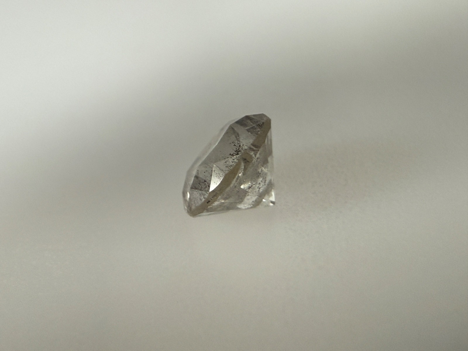 1.04 Carats Round Diamond Light Silver/SI3/Good