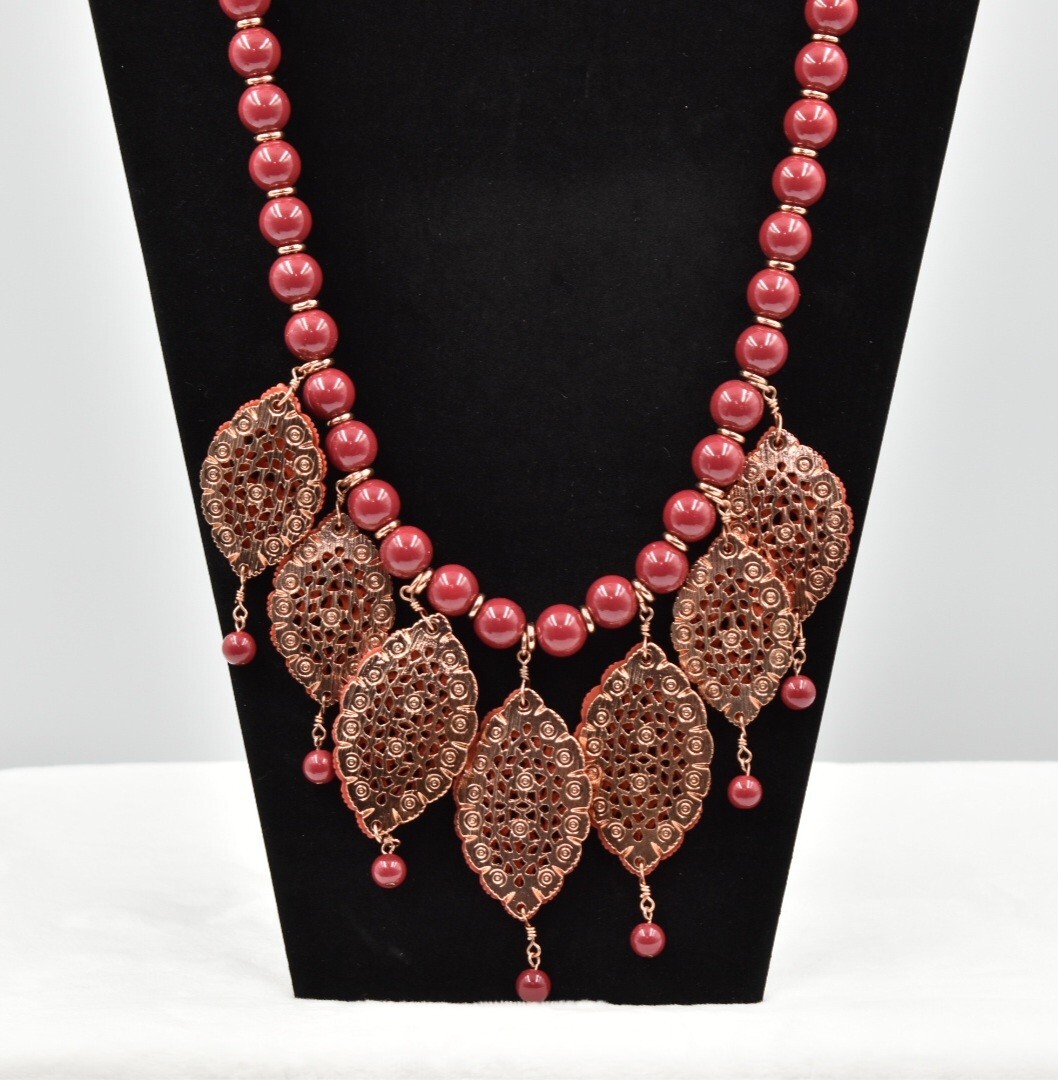 Coldwater Creek Red / Burgundy & Copper Tone Leaf Beaded Necklace 20″-23″