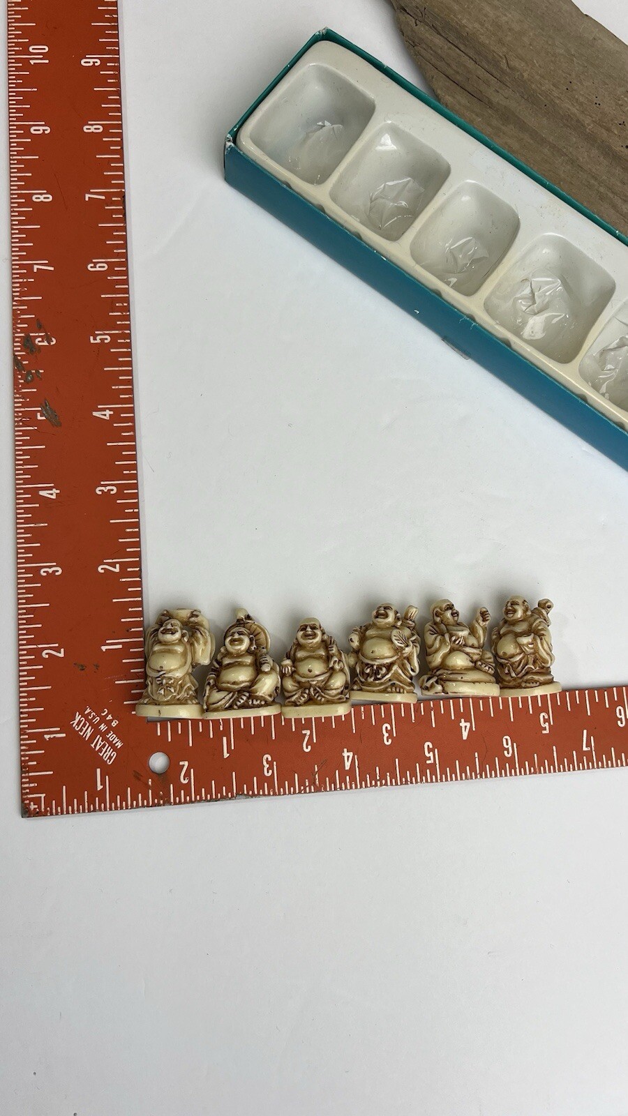 6 Piece Resin White/Brown Carved Buddha Face Head Pendant Amulet Necklace 🤎