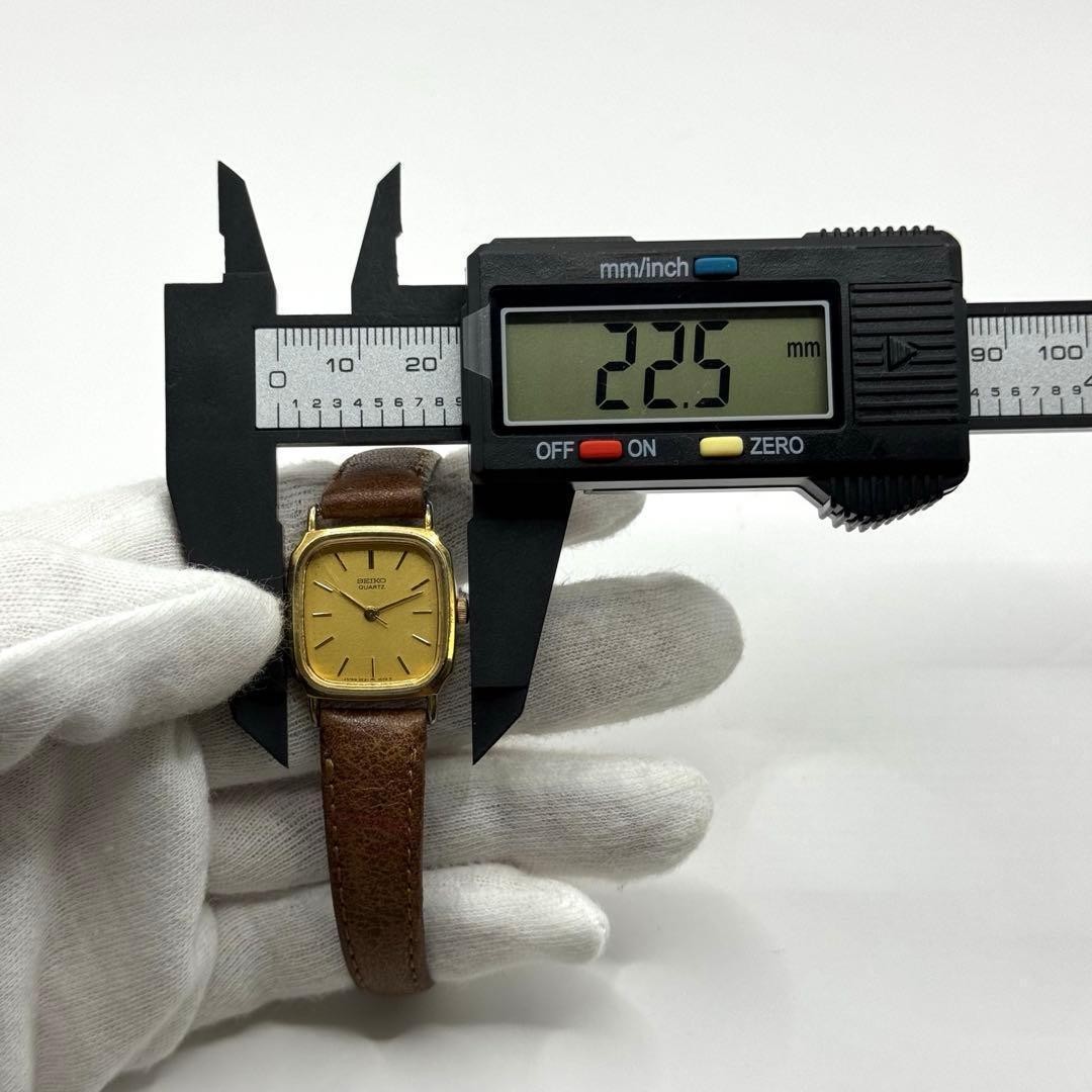 Excellent condition, fully functional SEIKO quartz square gold women’s watch