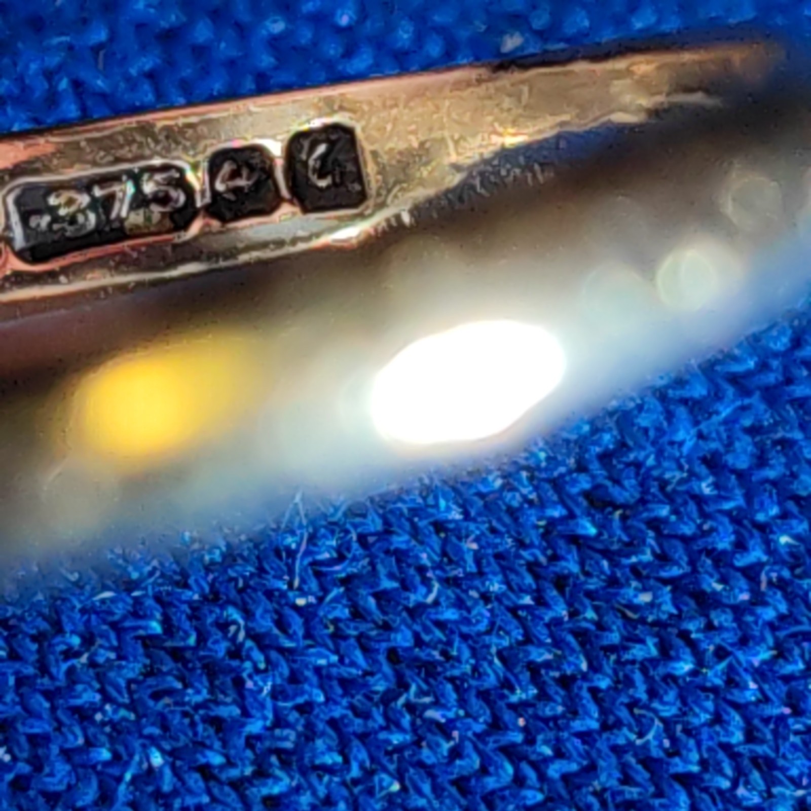 9ct Gold 375 Ring with Opal size N1/2 2.72g