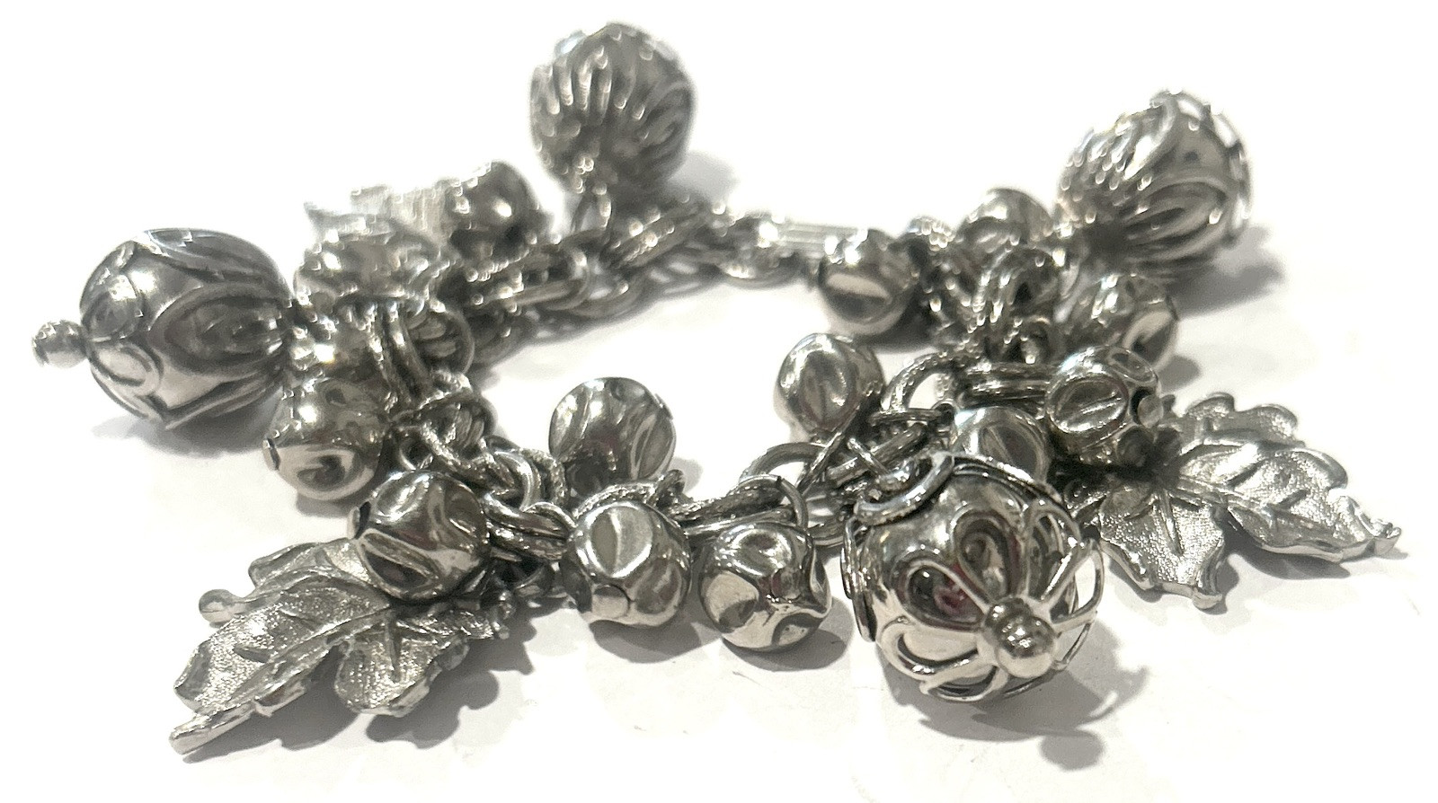 VTG Heavy SILVER Tone Metal LEAVES NUTS Baubles CHARM BRACELET