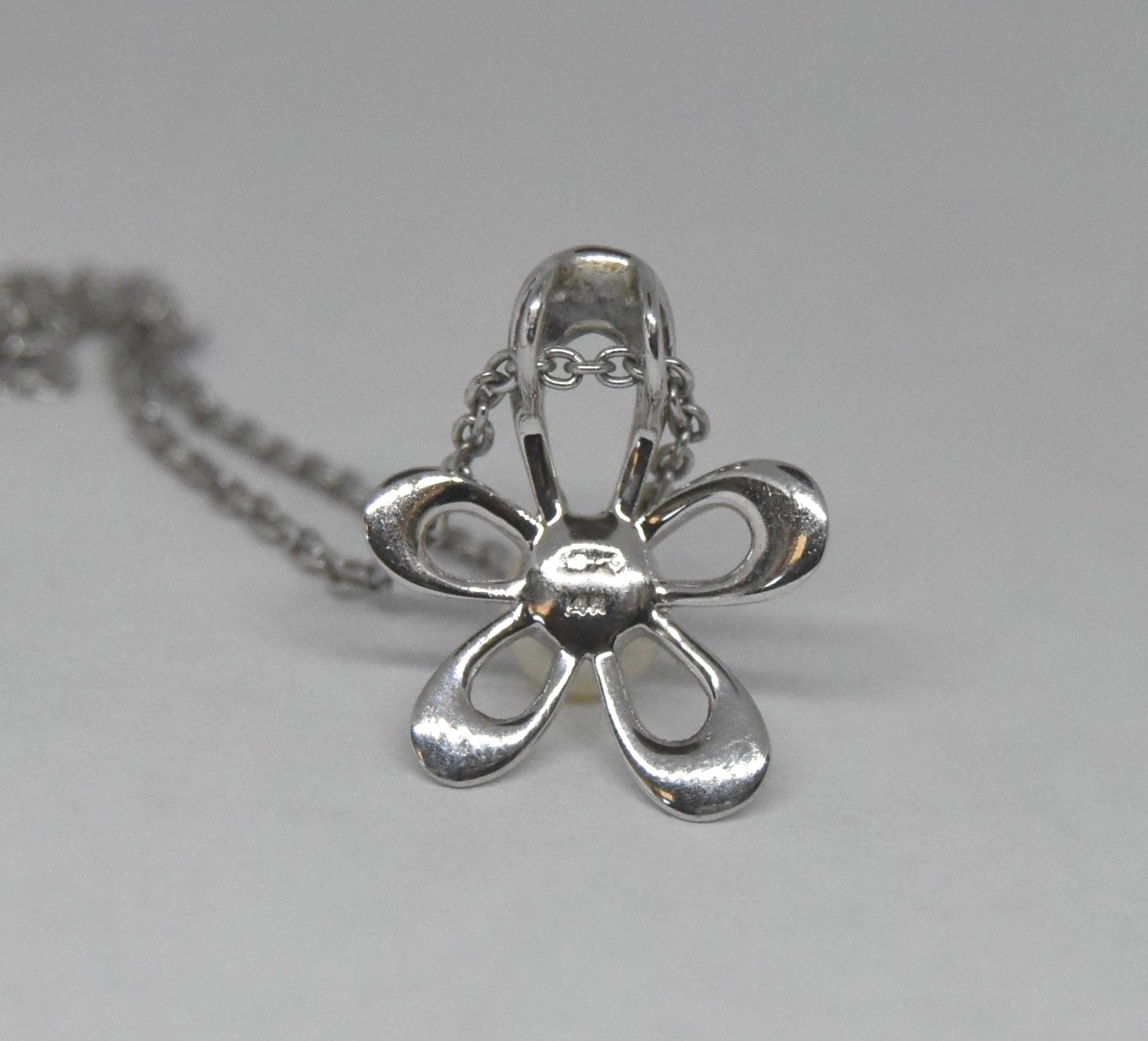 6.7mm Pearl 14k White Gold Shamrock Pendant/ Necklace ~ 17 inch long ~ 6.5 grams
