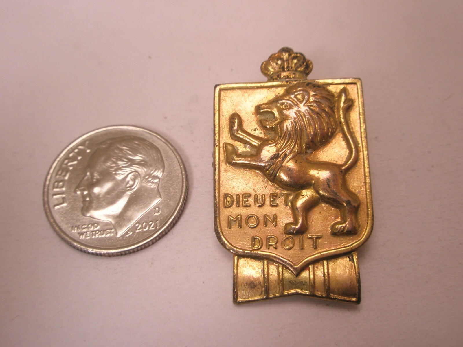 Dieu et mon droit Royal United Kingdom Motto Vintage Tie Tack Lapel Pin n107