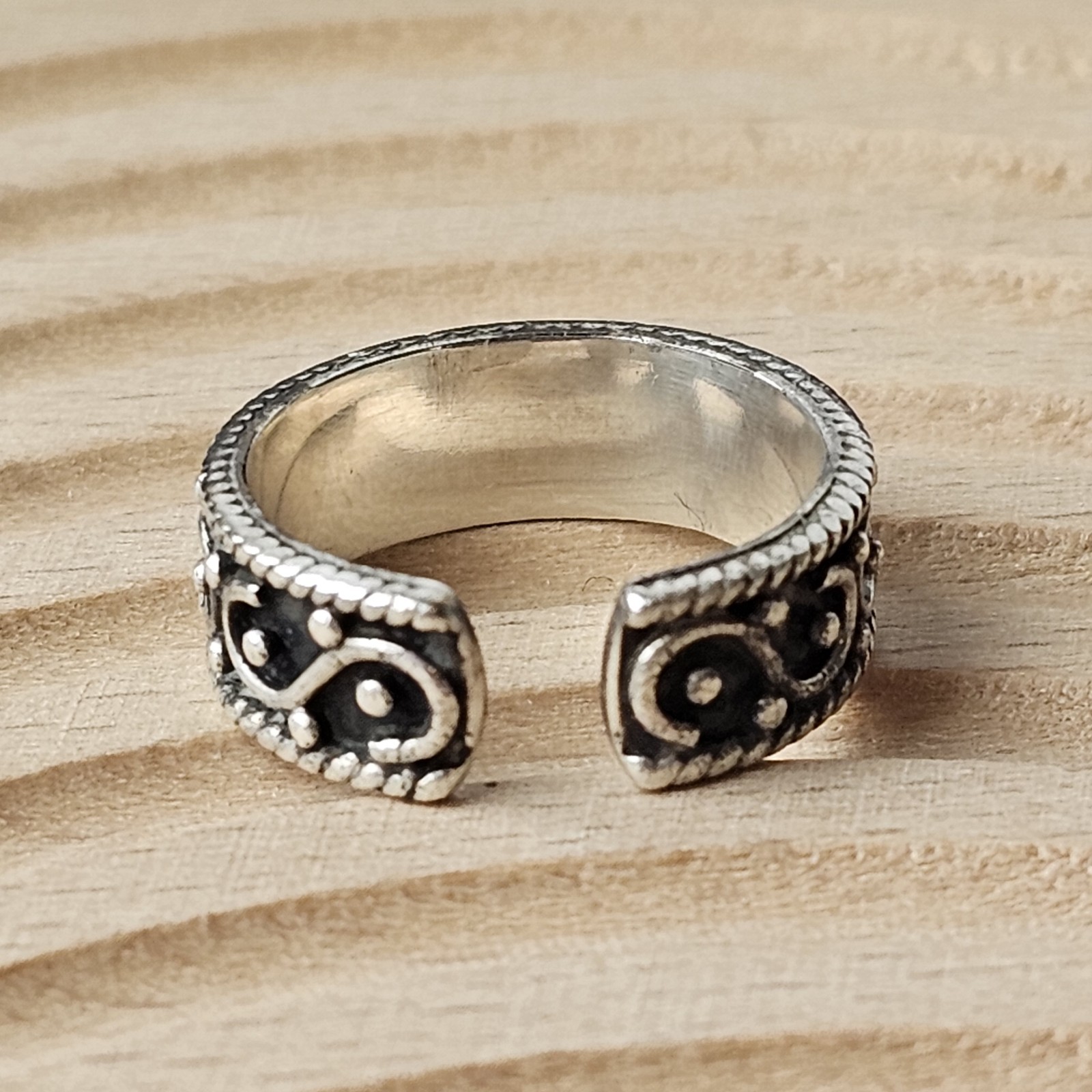 925 Sterling Silver Celestial Design Oxidized Finish Ring Size 4 & 8.25 – 9.6g