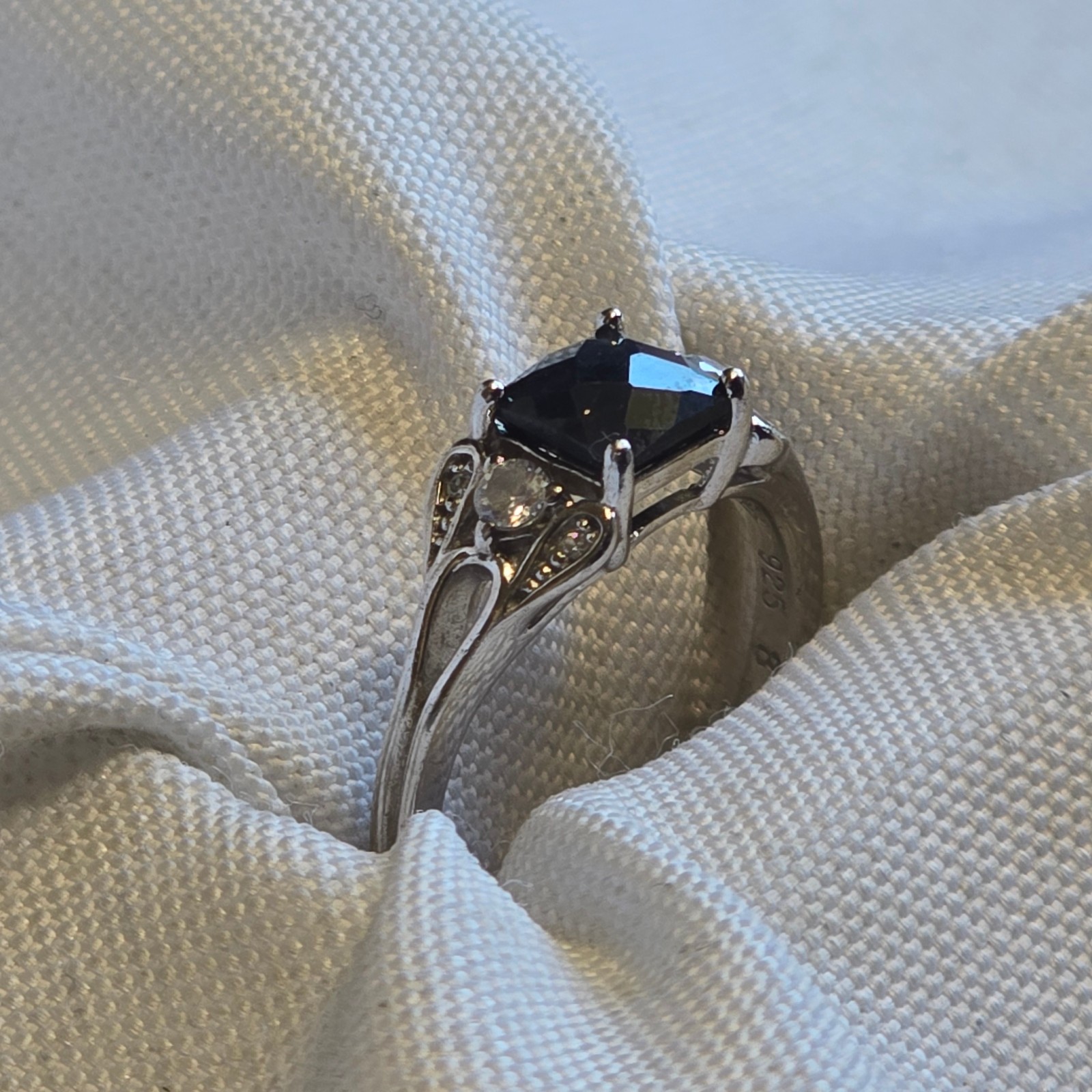 Sterling Silver Ring 2.82g Jewelry Size 8 Black & Clear Stones *READ*
