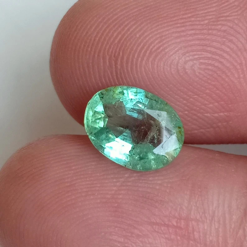 Earth Mined Zambian Emerald Oval Shape Unheated Untreated Loose Gemstone 1.38 Ct
