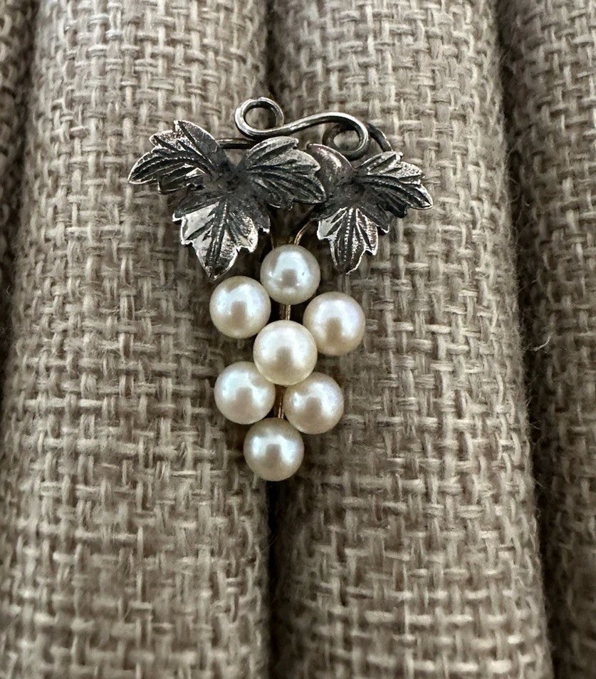 Vintage Pearl Cluster Pendant Silvertone Leaves Pearl Pendant