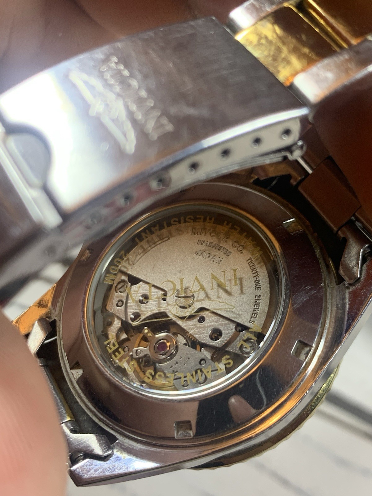 Invicta 89280B Pro Diver 23k Men’s Wrist Watch – Silver/Gold Case & Bracelet