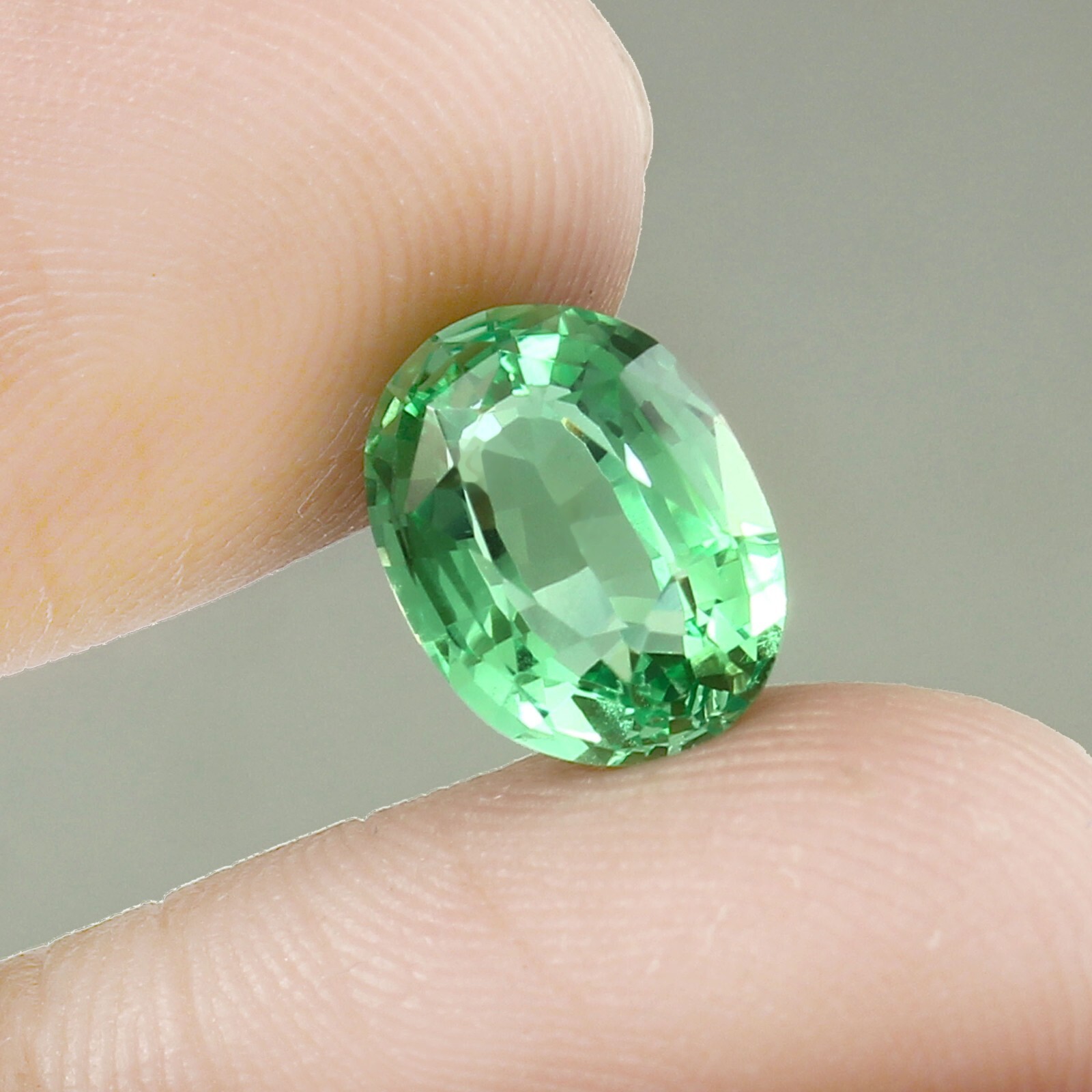 AAA Natural Flawless Ceylon Green Sapphire Loose Oval Gemstone Cut 3.25 CT