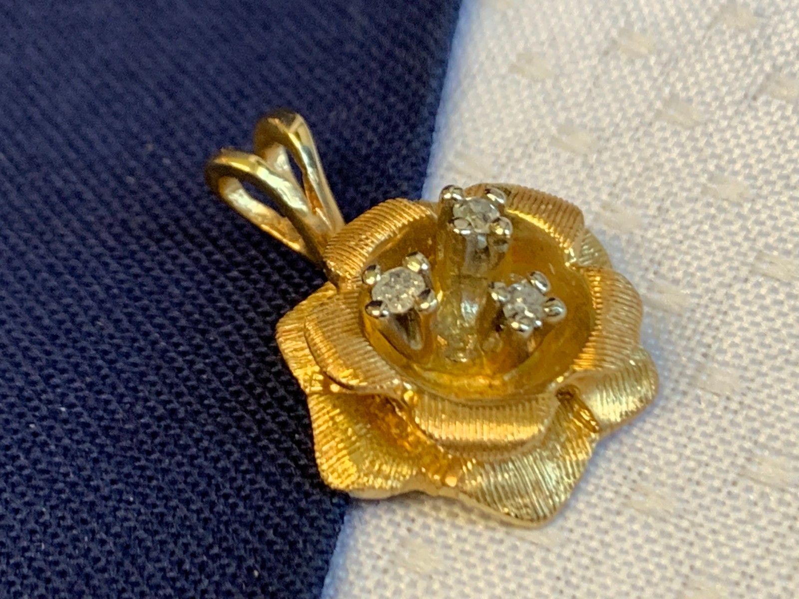14K Yellow Gold Diamond Flower Pendant 3.29g Fine Jewelry Rose Charm *READ*