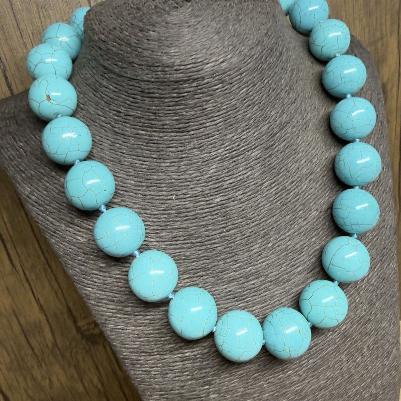 RETRO Chunky Beaded Turquoise Colour Necklace Howlite 51cm/20″ Pretty Kitsch