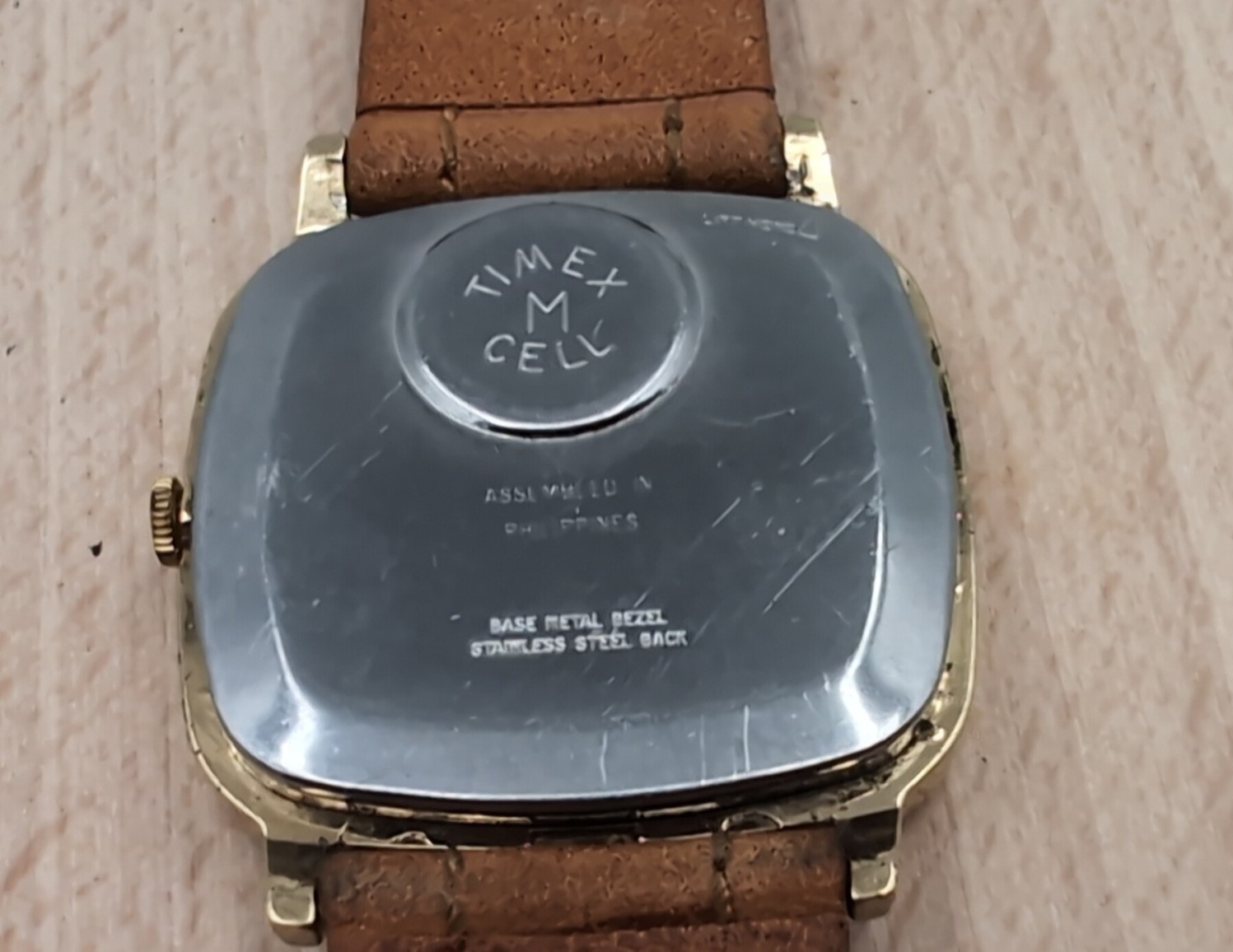 Vintage Timex Q Quartz Wrist Watch M Cell Made In Philippines NOS Leather Strap