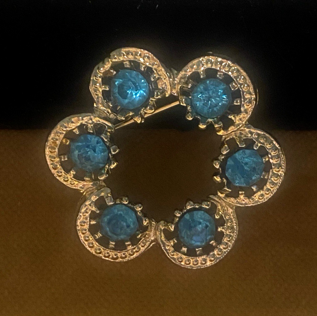 Vintage 50’s- 60’s Aqua Blue Glass Wreath Open Round Floral Rhinestone Brooch