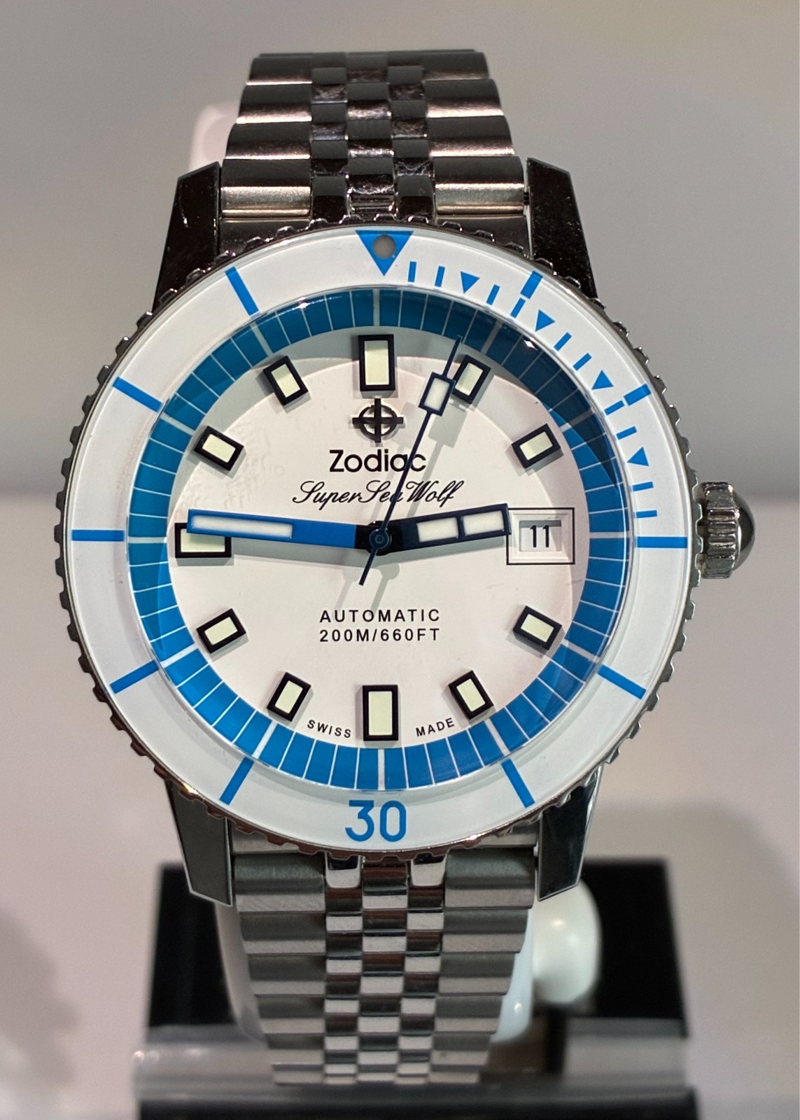 Zodiac Super Sea Wolf Compression Swiss Automatic SS Watch ZO9291 – MSRP: $1,595