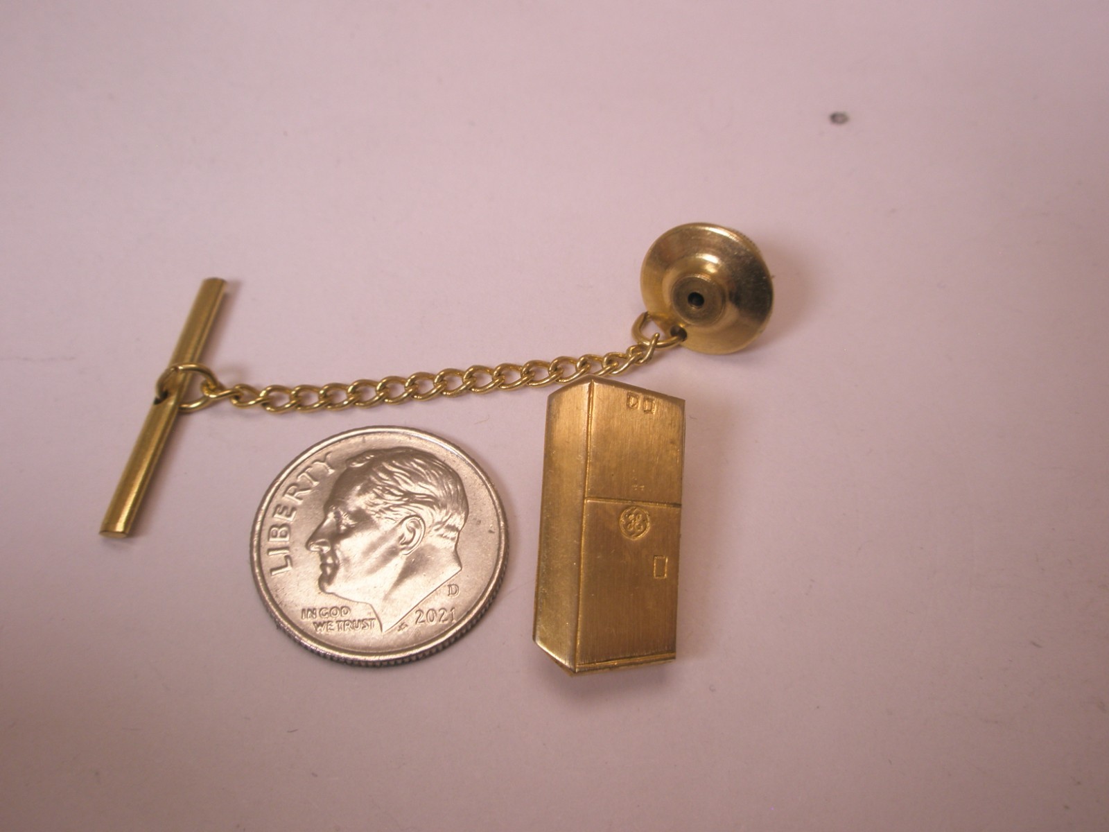 GE General Electric Upright Refrigerator Refer Vintage Tie Tack Lapel Pin D07