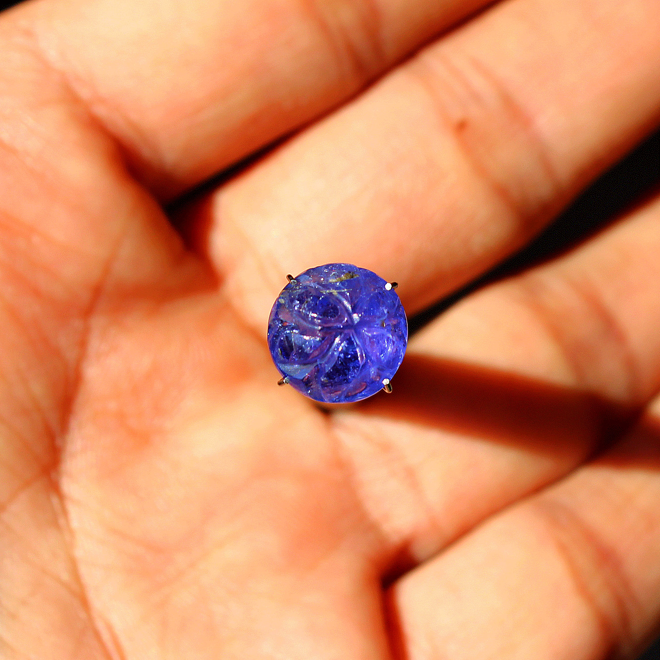 Certified 5 Cts Natural Tanzanite Top Quality 10.1MM Carving Cabochon Gemstone
