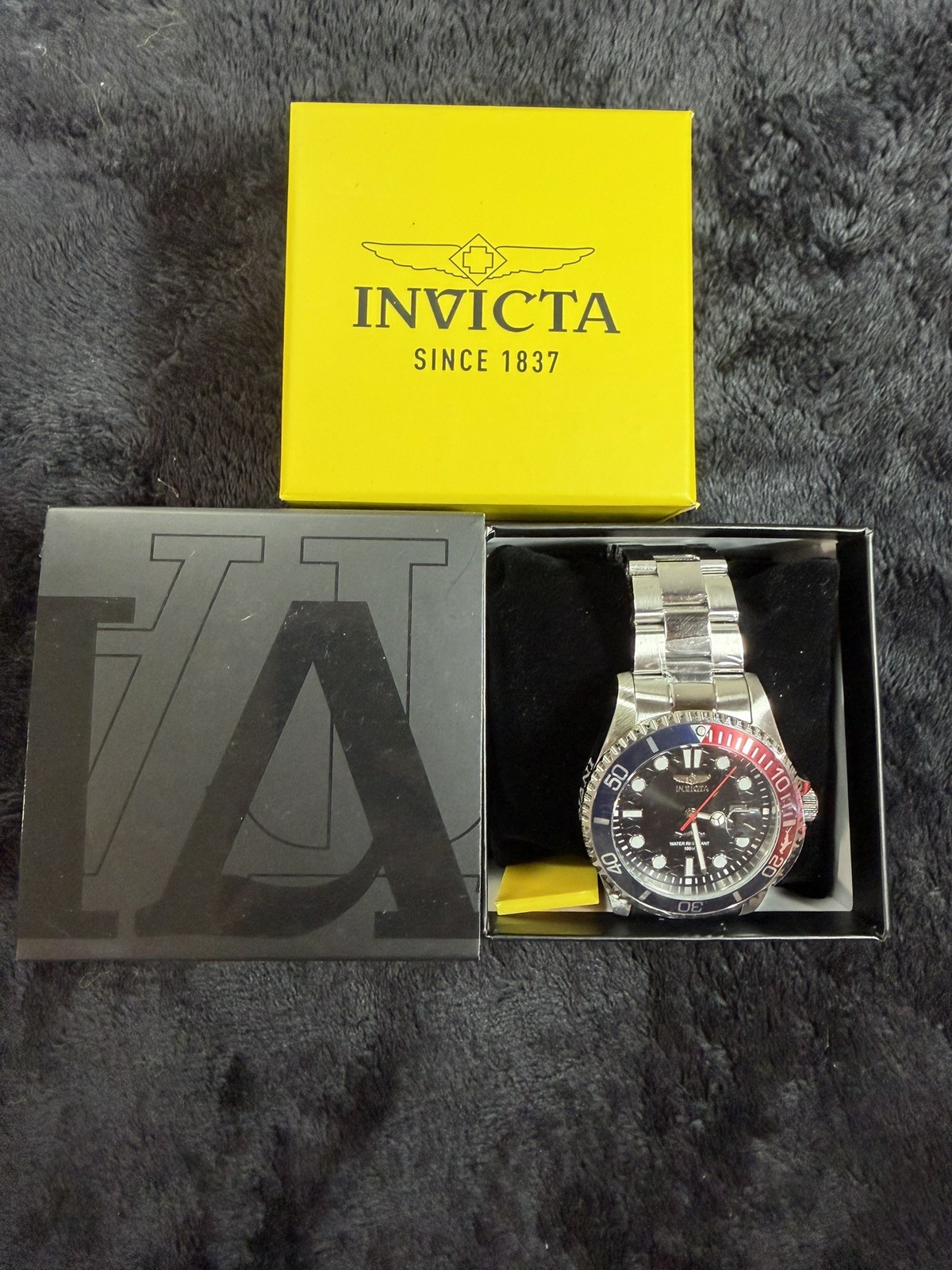 Invicta Pro Diver Men’s 43mm Stainless Steel 49712 Wristwatch Blue Red Bezel