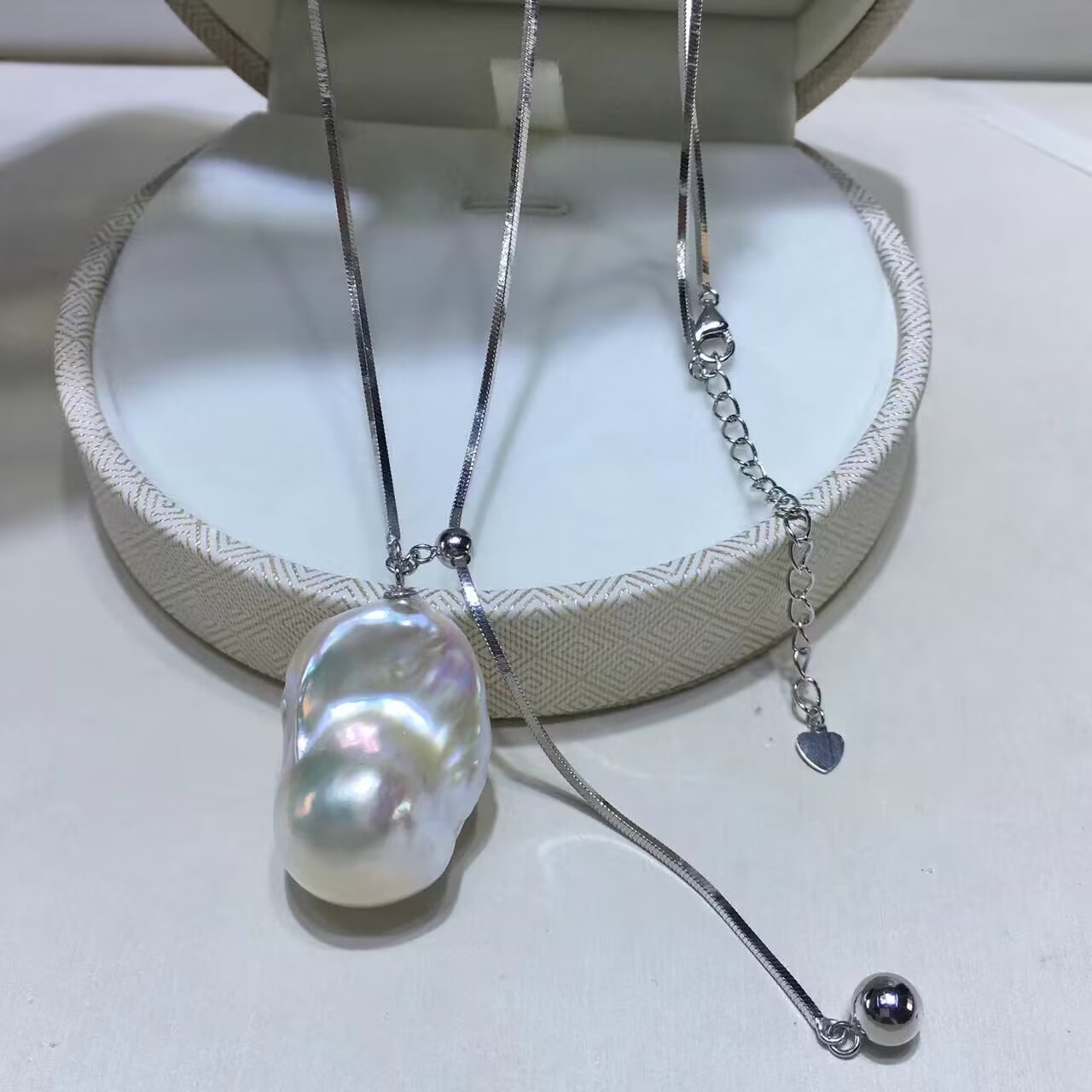 Gorgeous 25*29mm South Sea Baroque White Pearl Pendant 925s