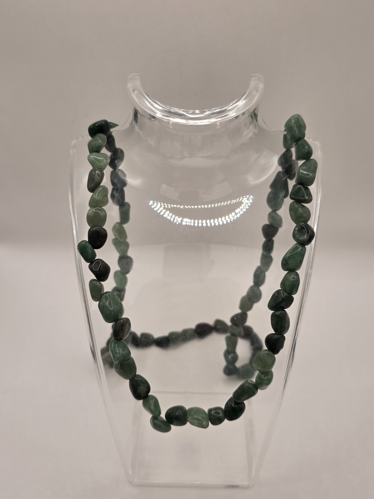 Green Jadeite Womans Necklace 16.5inch Long Vintage