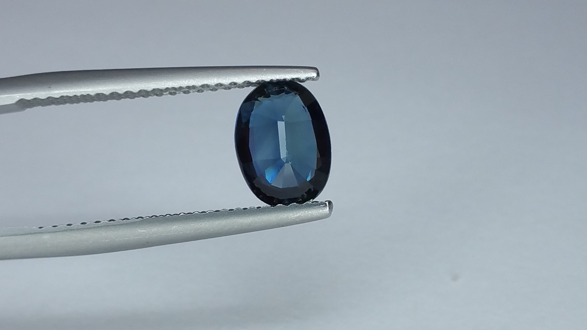 Sapphire Remarkable GIA Certified 1.38ct 8x6mm Oval