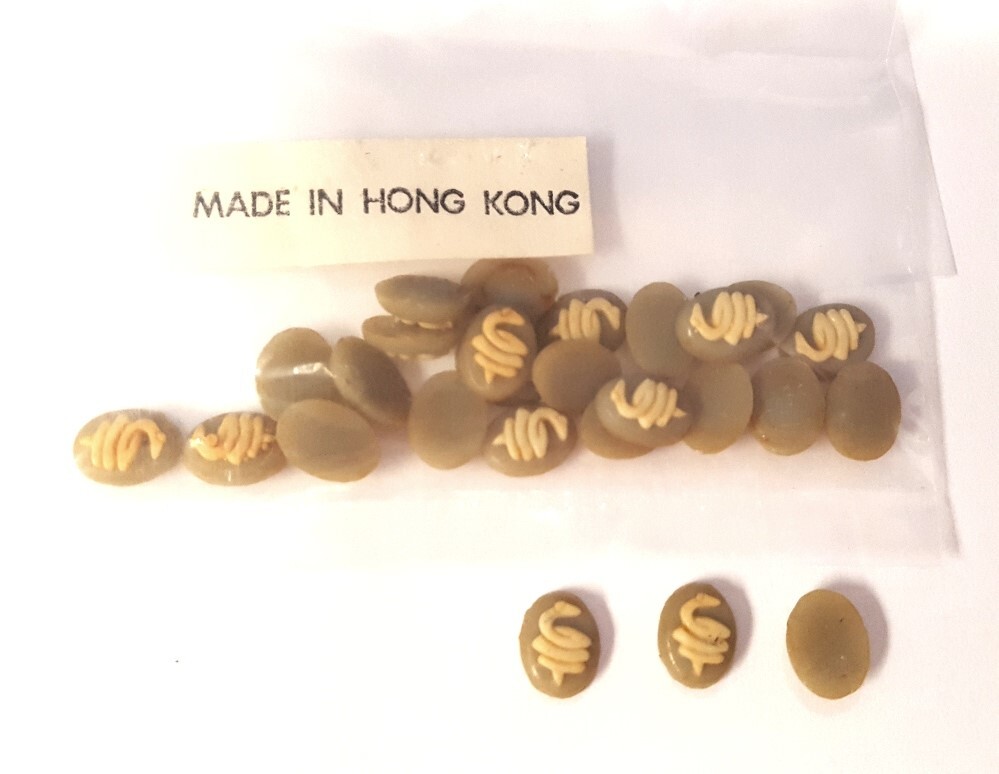 24 Vintage Hong Kong Wedgwood Gray Snake 8x6mm. Oval Resin Aged Cameos 450PT