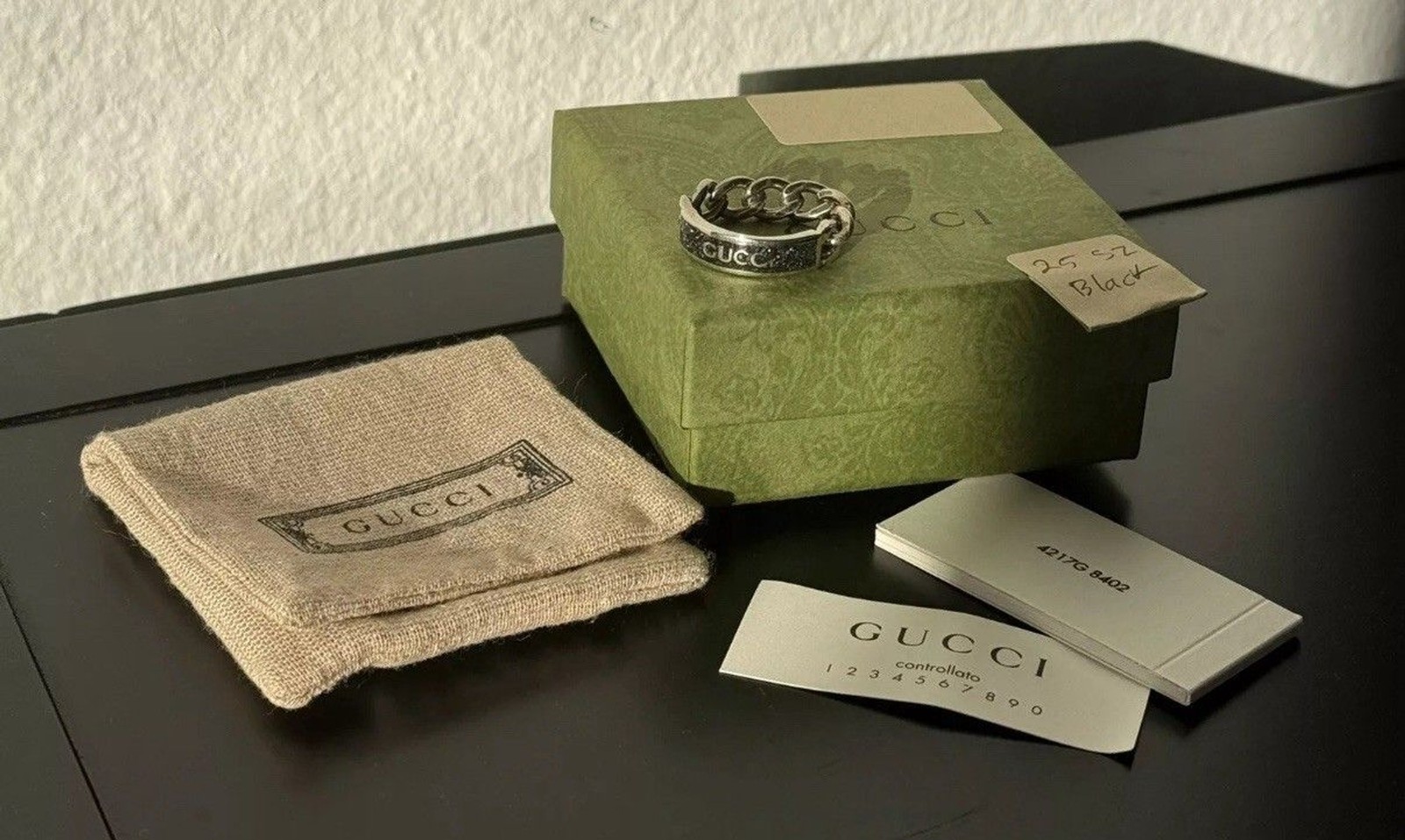 Gucci Logo Sterling Silver & Enamel Plaque Chain Ring Unisex Size IT25 US 11 NEW